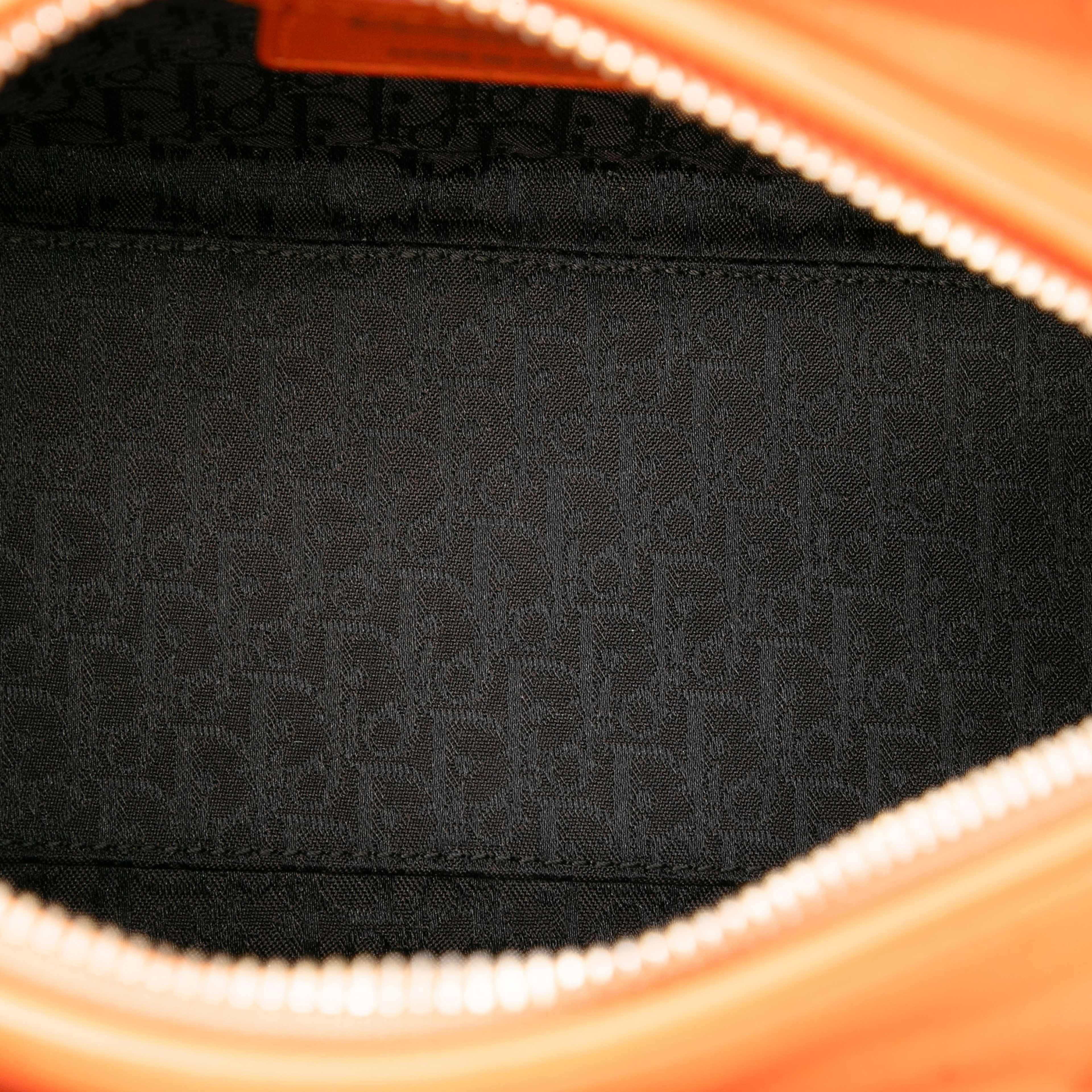 Dior Medium Lambskin Cannage Lady Dior, från Luxclusif, i färgen orange. Klicka för att öppna bilden i stort format