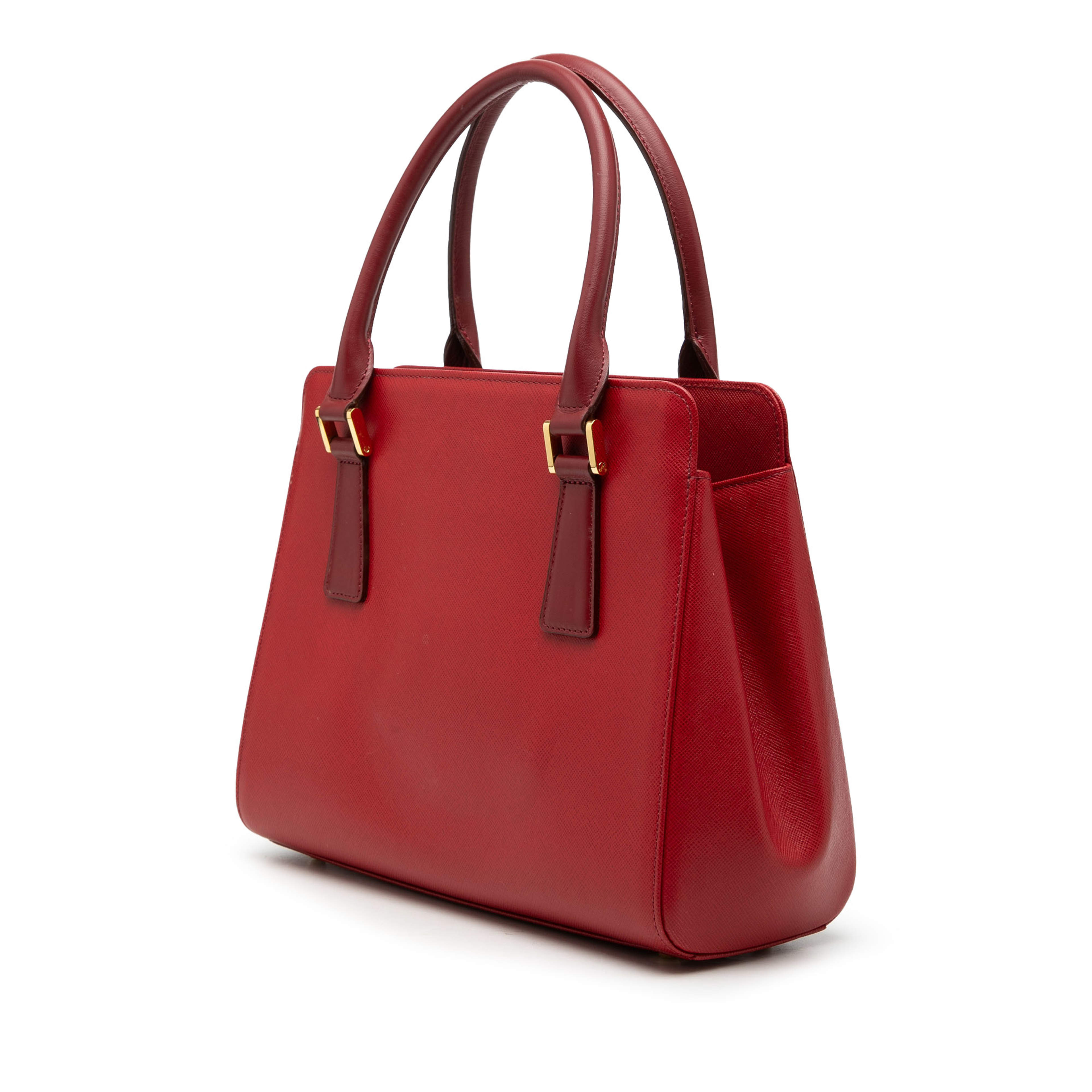 Burberry Leather Handbag, från Luxclusif, i färgen red. Klicka för att öppna bilden i stort format