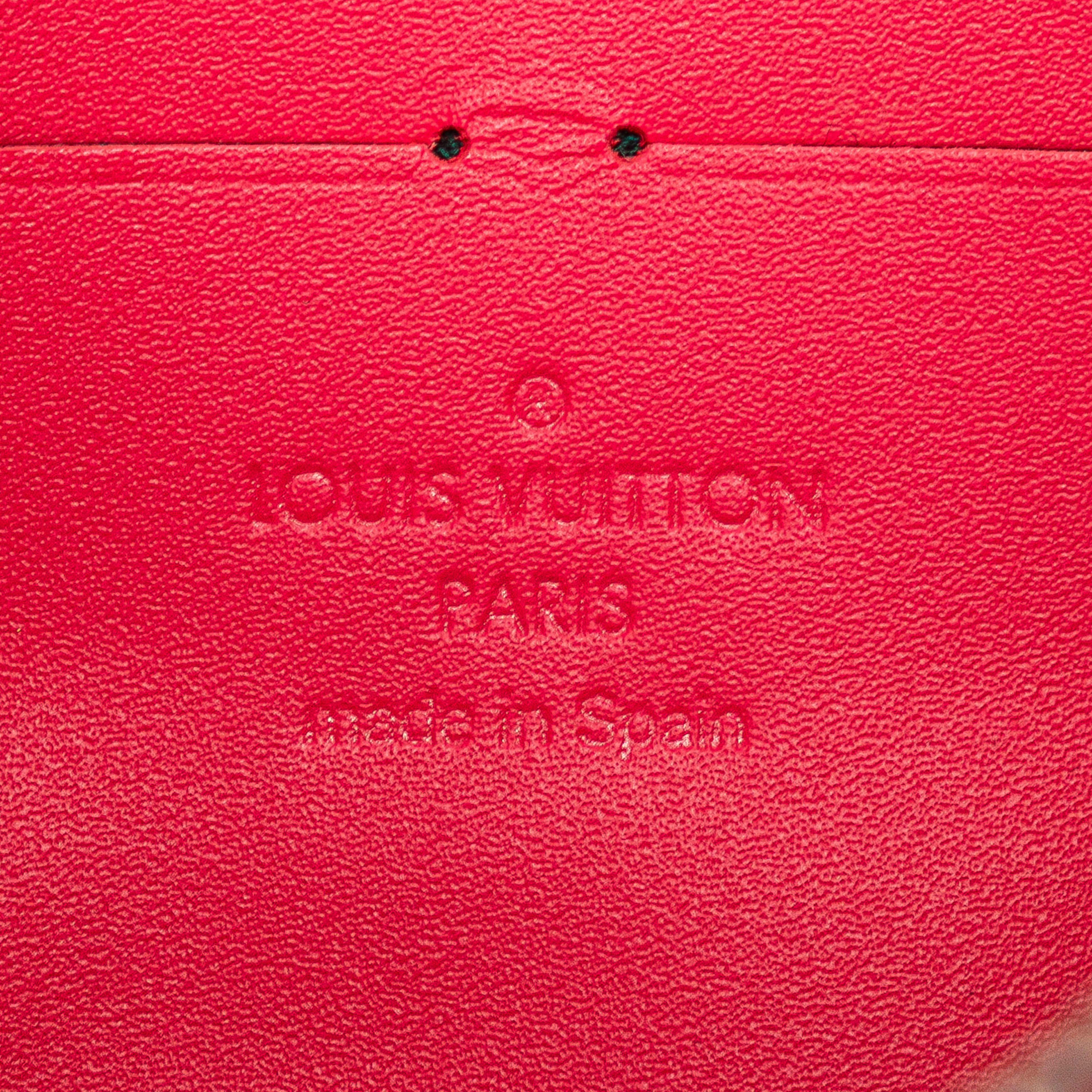 Louis Vuitton Portefeuille Cherrywood Wallet On Chain, från Luxclusif, i färgen pink. Klicka för att öppna bilden i stort format