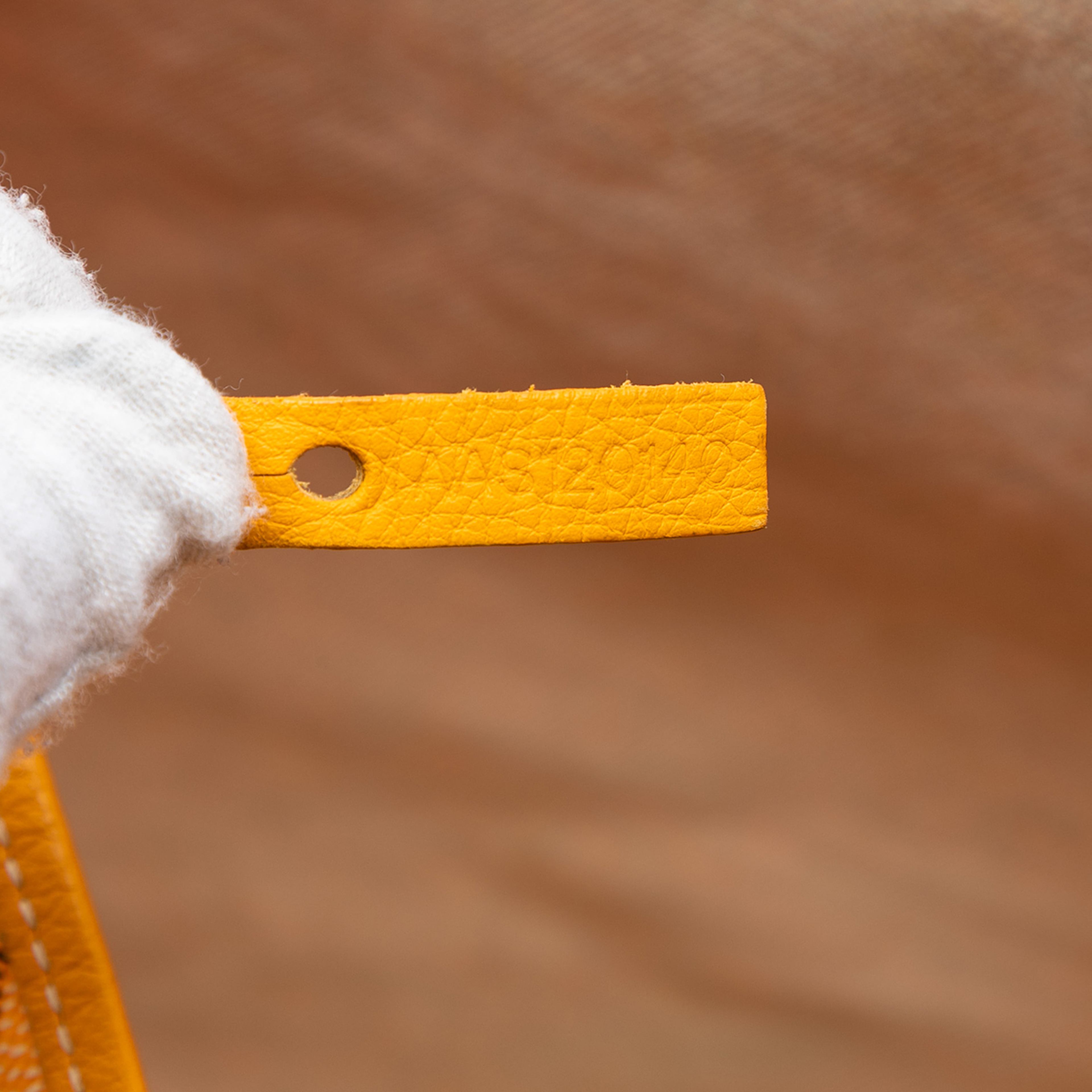 Goyard Goyardine Saint Louis Gm, från Luxclusif, i färgen yellow. Klicka för att öppna bilden i stort format