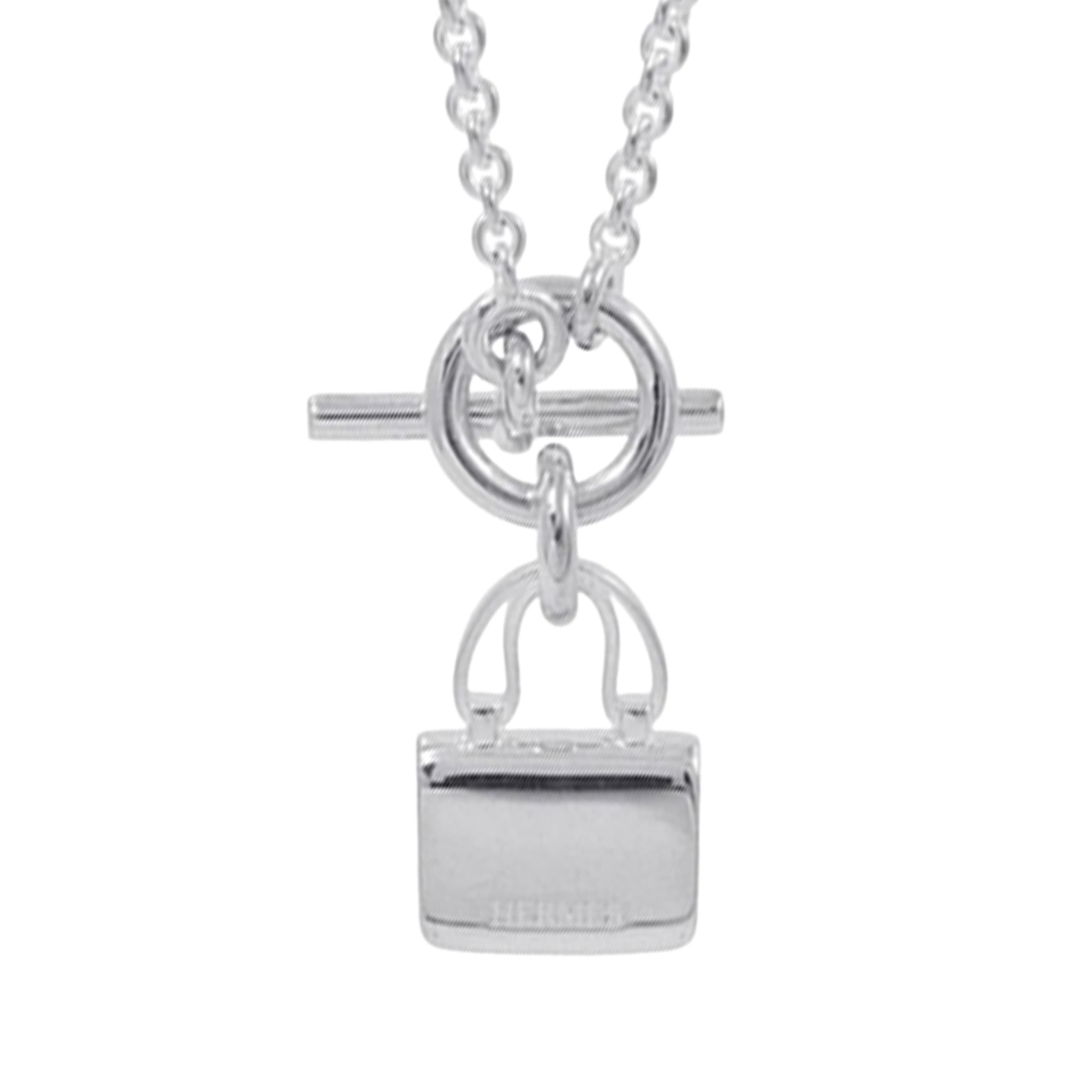 Hermès Sterling Silver Amulettes Constance Necklace, från Luxclusif, i färgen silver. Klicka för att öppna bilden i stort format