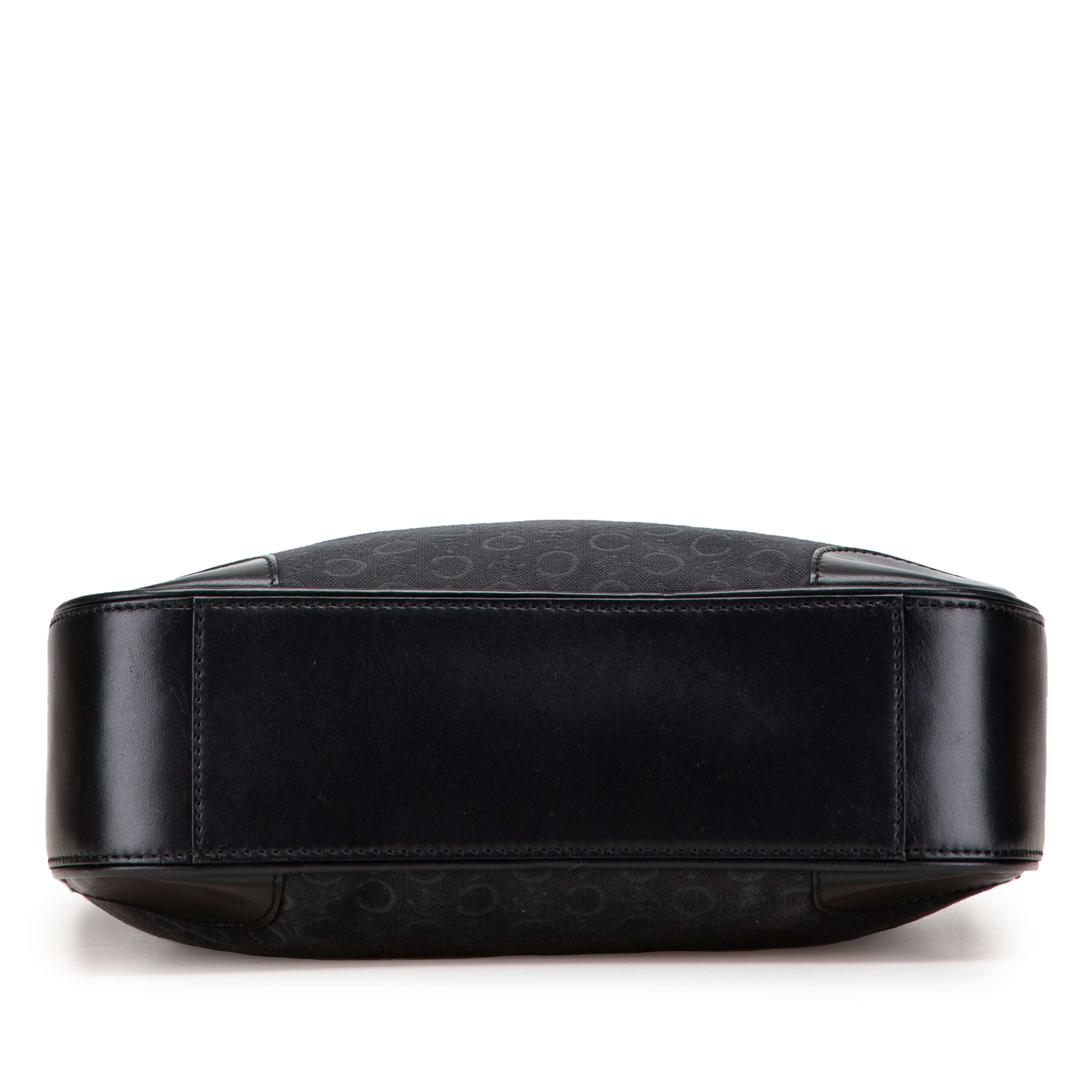 Celine C Macadam Canvas Tote, från Luxclusif, i färgen black. Klicka för att öppna bilden i stort format