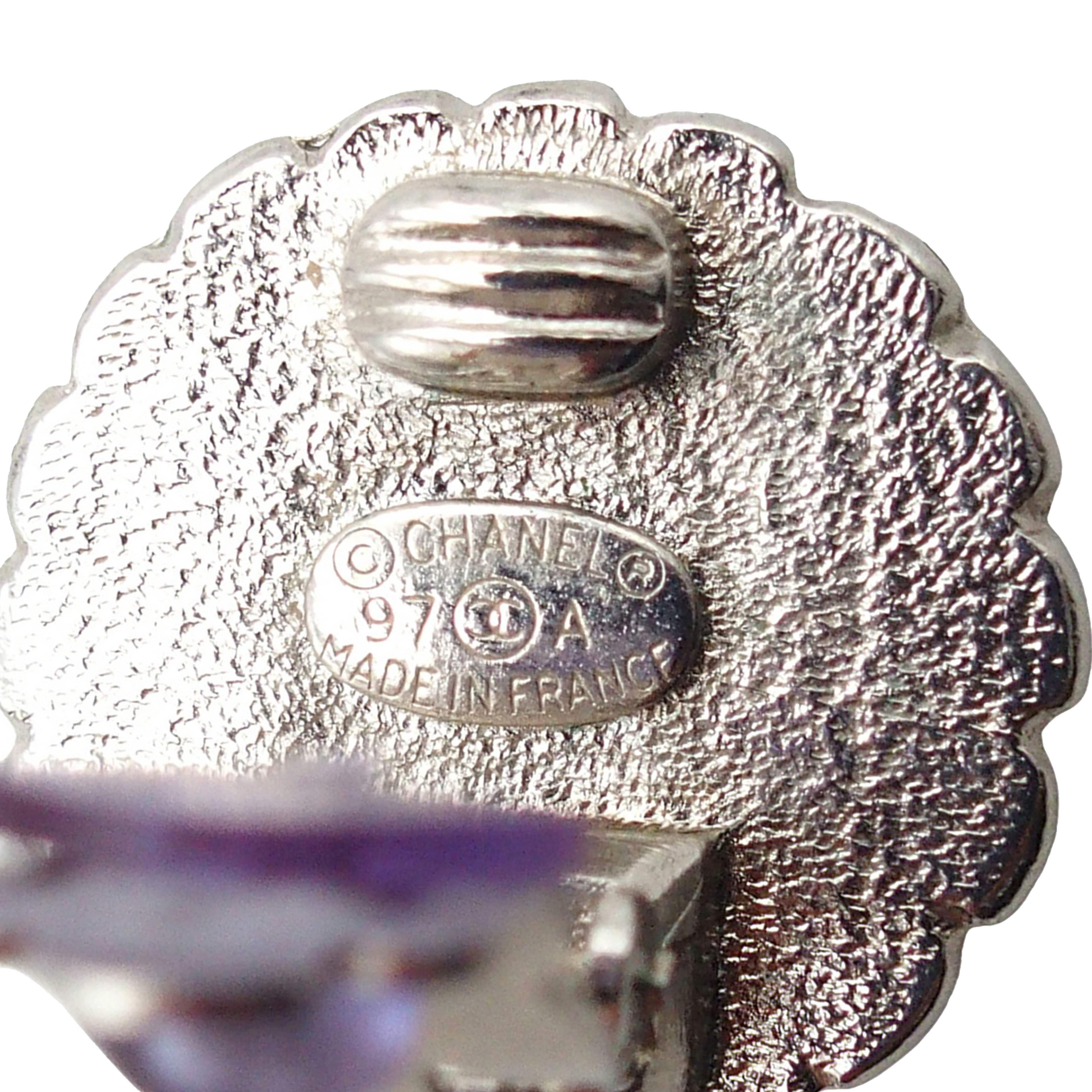 Chanel Cc Silver Plated Sunflower Clip On Earrings, från Luxclusif, i färgen silver. Klicka för att öppna bilden i stort format