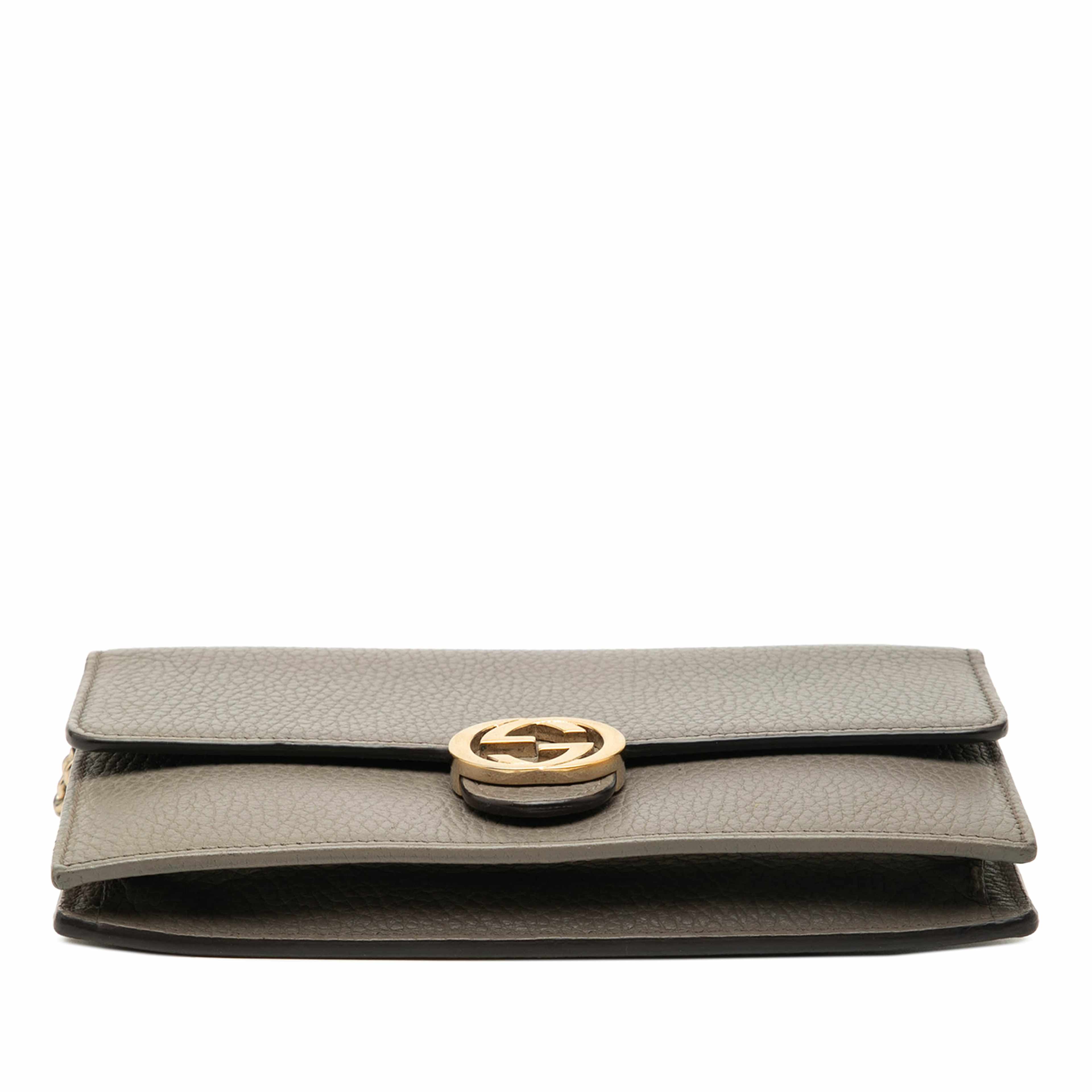 Gucci Dollar Calfskin Interlocking G Wallet On Chain, från Luxclusif, i färgen taupe. Klicka för att öppna bilden i stort format
