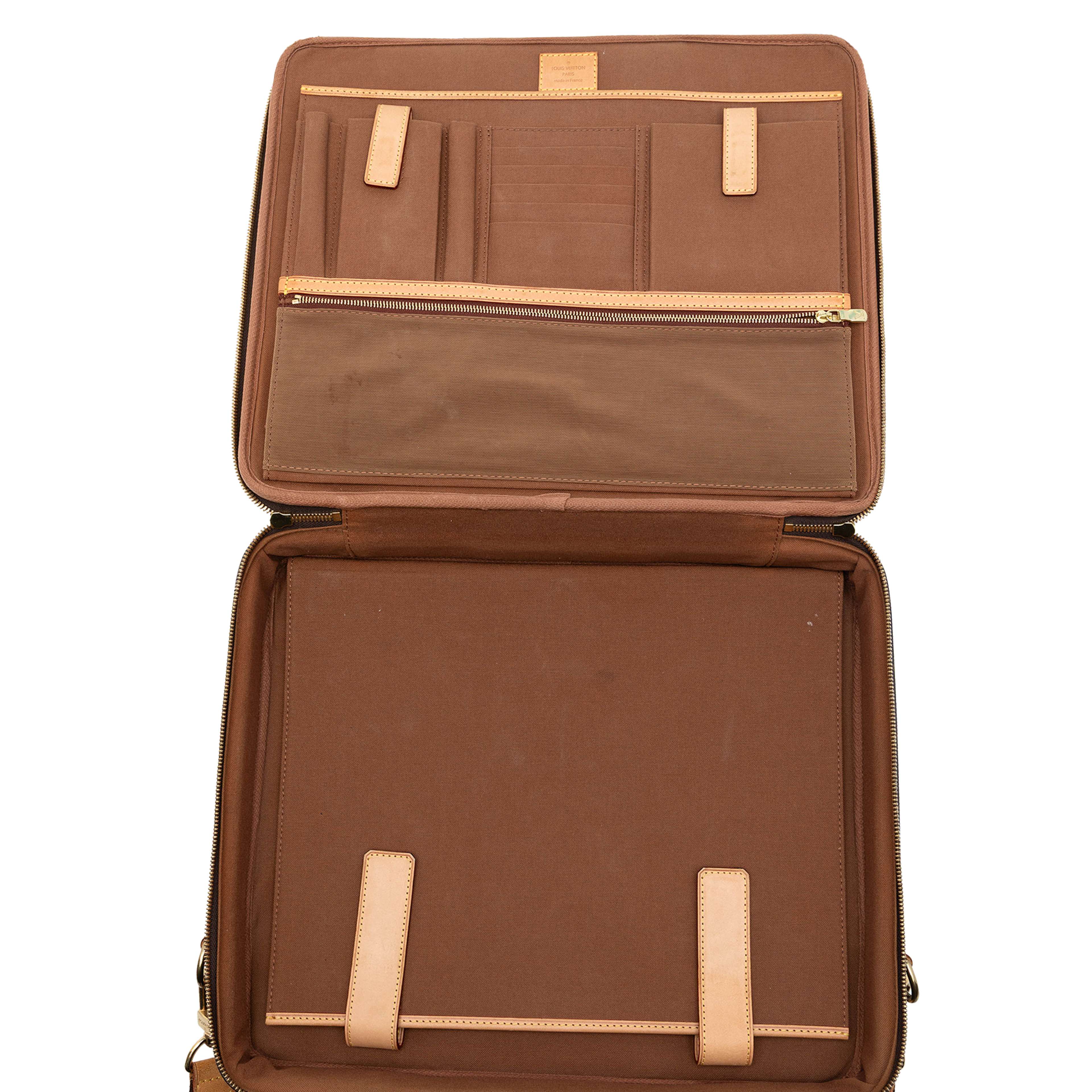 Louis Vuitton Monogram Porte Documents Voyage, från Luxclusif, i färgen brown. Klicka för att öppna bilden i stort format