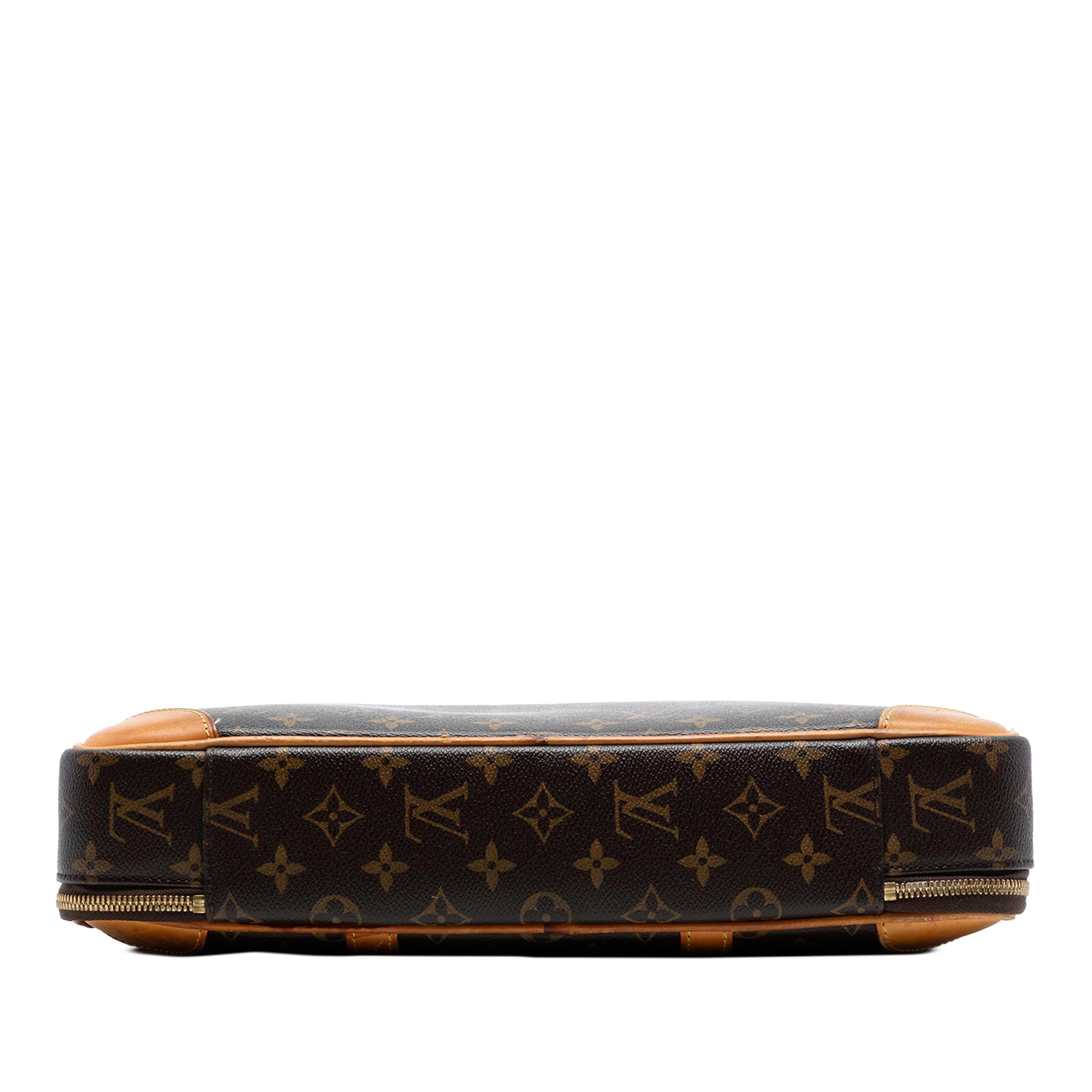 Louis Vuitton Monogram Porte Documents Voyage, från Luxclusif, i färgen brown. Klicka för att öppna bilden i stort format