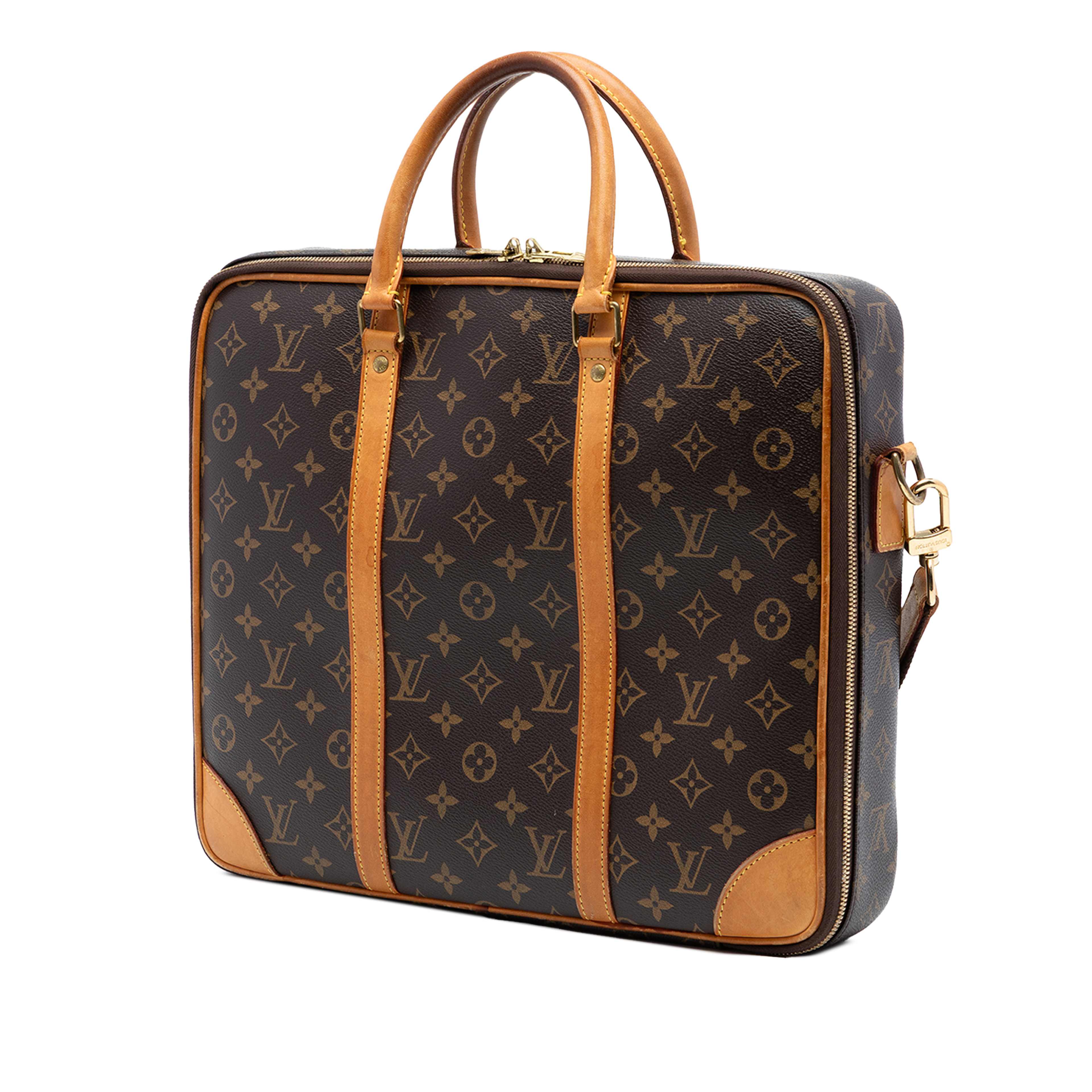 Louis Vuitton Monogram Porte Documents Voyage, från Luxclusif, i färgen brown. Klicka för att öppna bilden i stort format