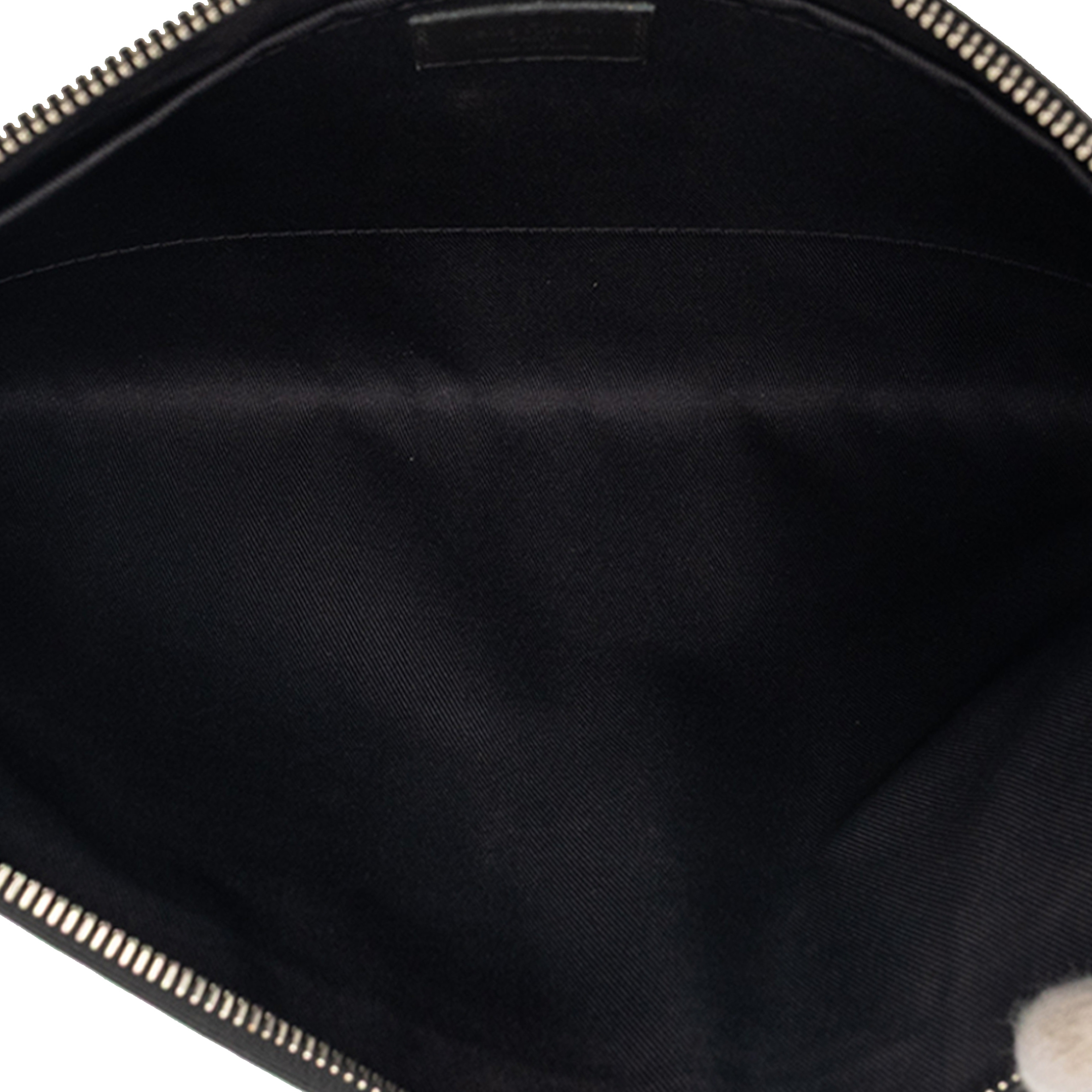Louis Vuitton Damier Infini Pochette Discovery Gm, från Luxclusif, i färgen black. Klicka för att öppna bilden i stort format