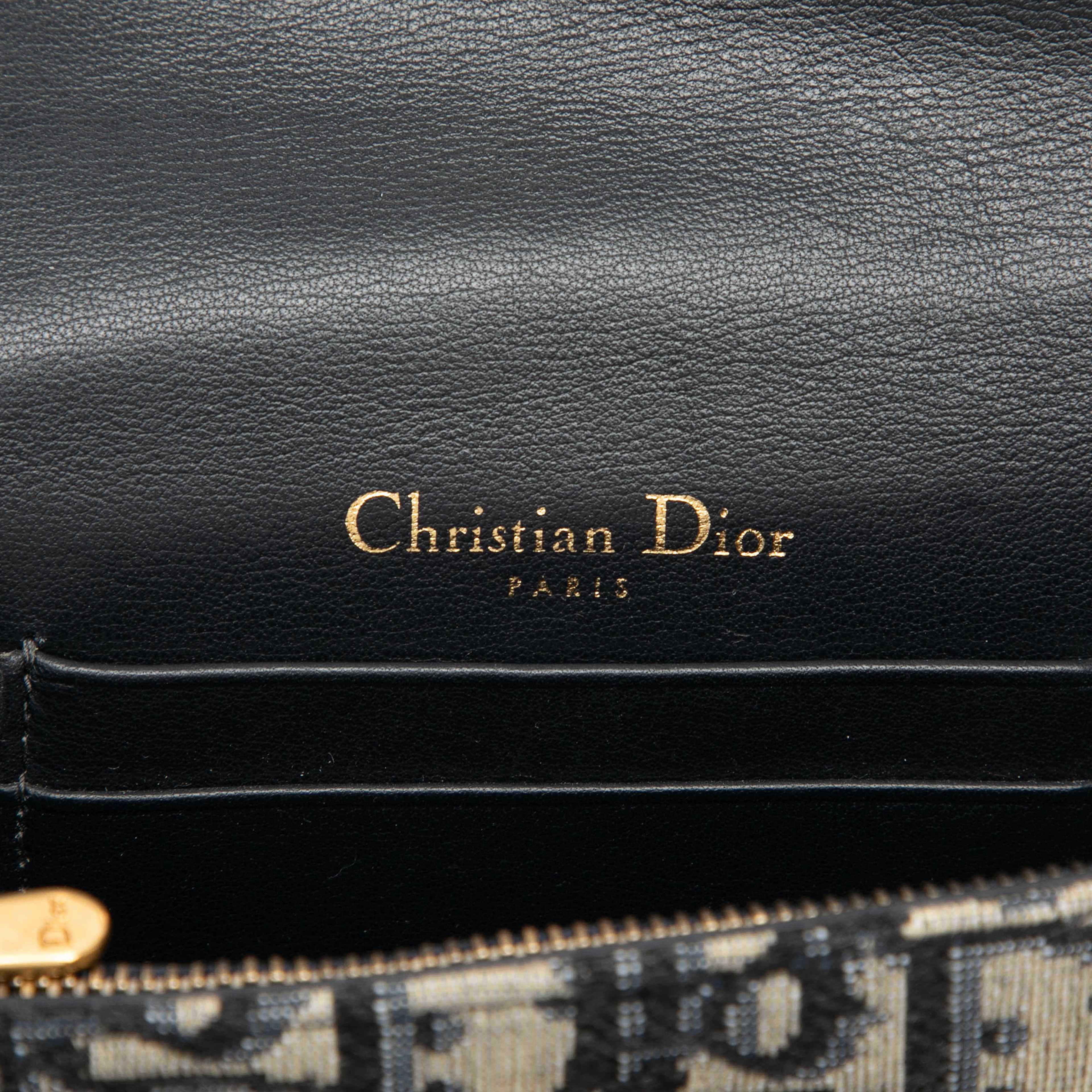 Dior Oblique Canvas Saddle Belt Bag, från Luxclusif, i färgen blå. Klicka för att öppna bilden i stort format