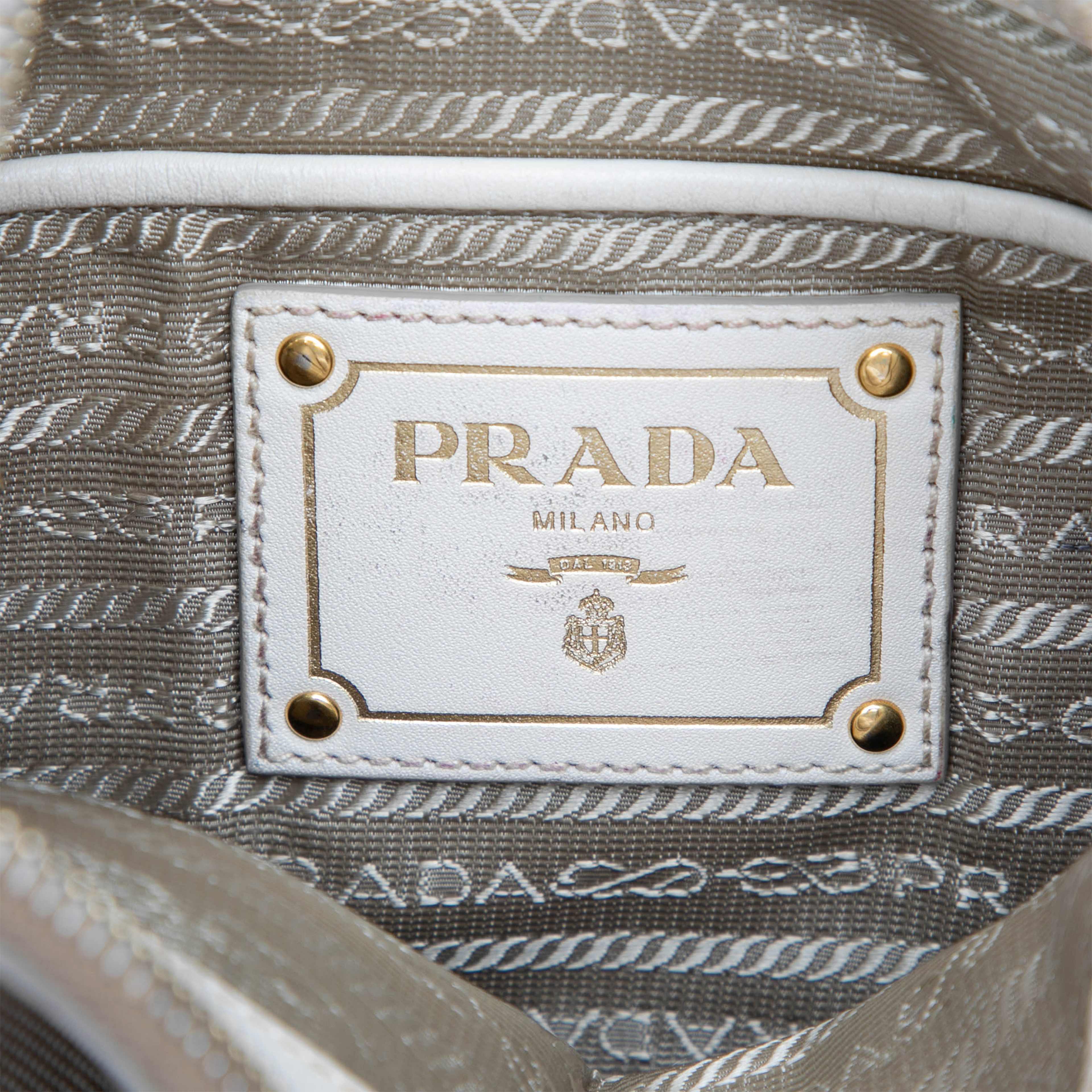 Prada Canvas Canapa Logo Crossbody, från Luxclusif, i färgen beige. Klicka för att öppna bilden i stort format
