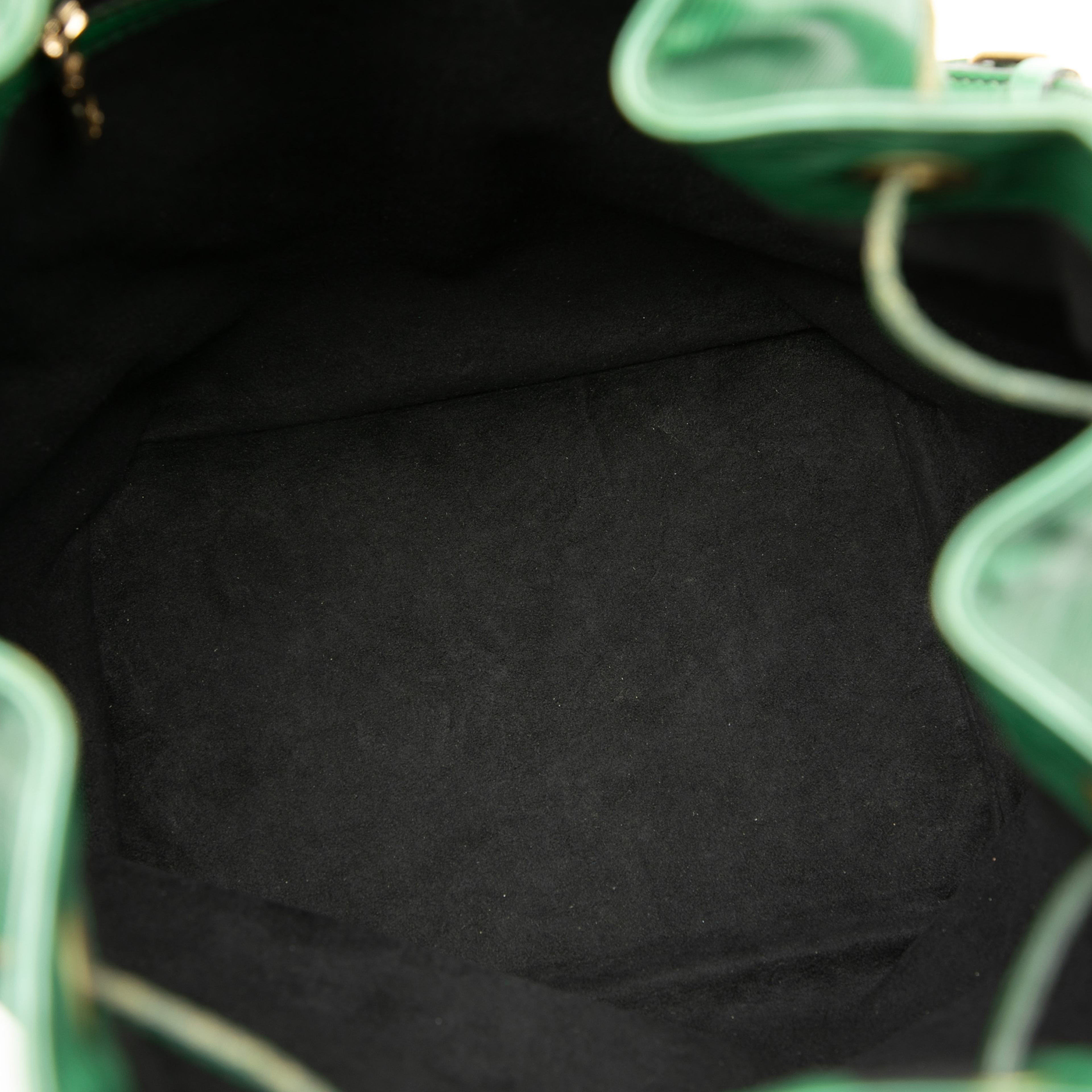 Louis Vuitton Epi Noe Gm, från Luxclusif, i färgen green. Klicka för att öppna bilden i stort format