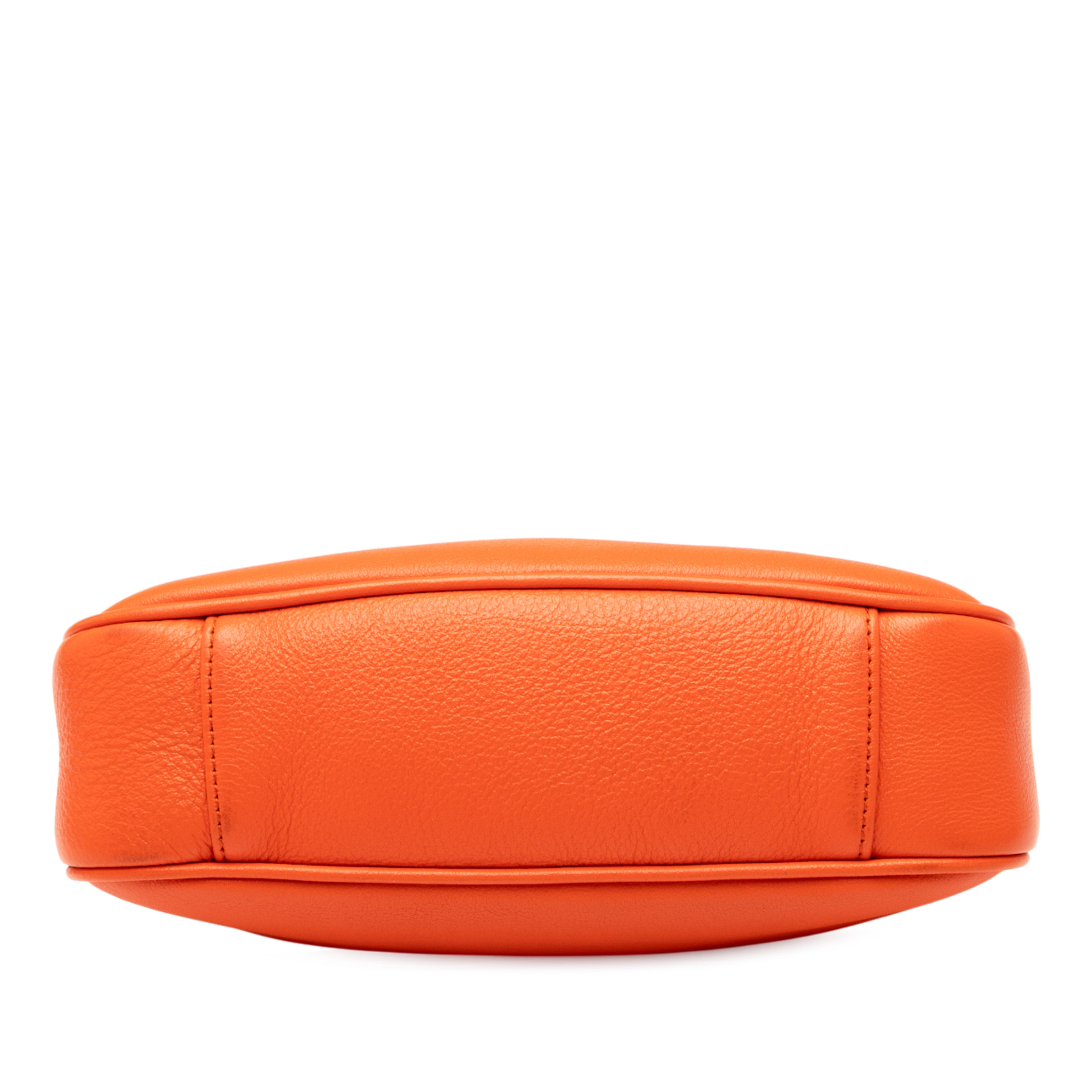 Gucci Small Leather Bamboo Diana Satchel, från Luxclusif, i färgen orange. Klicka för att öppna bilden i stort format