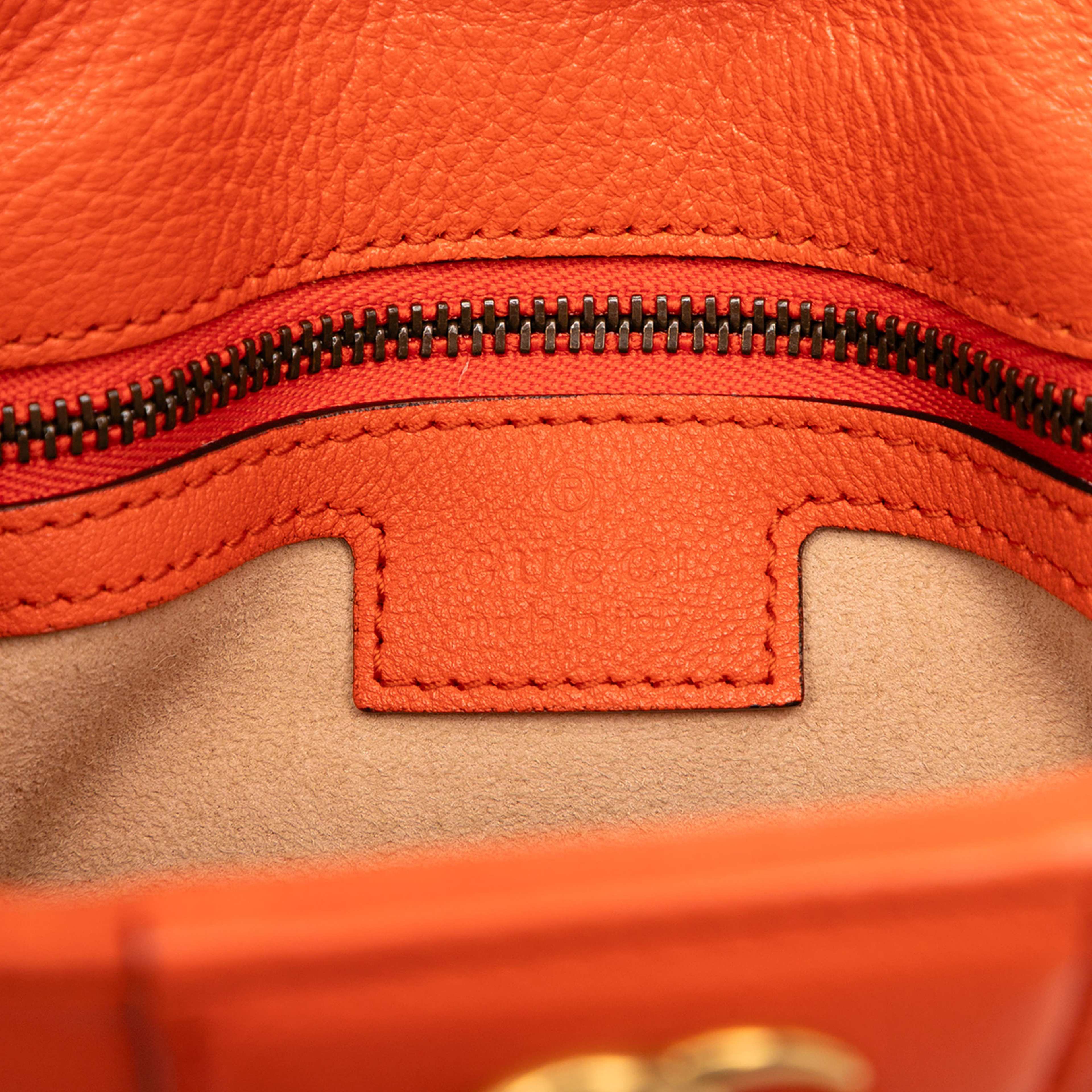Gucci Small Leather Bamboo Diana Satchel, från Luxclusif, i färgen orange. Klicka för att öppna bilden i stort format