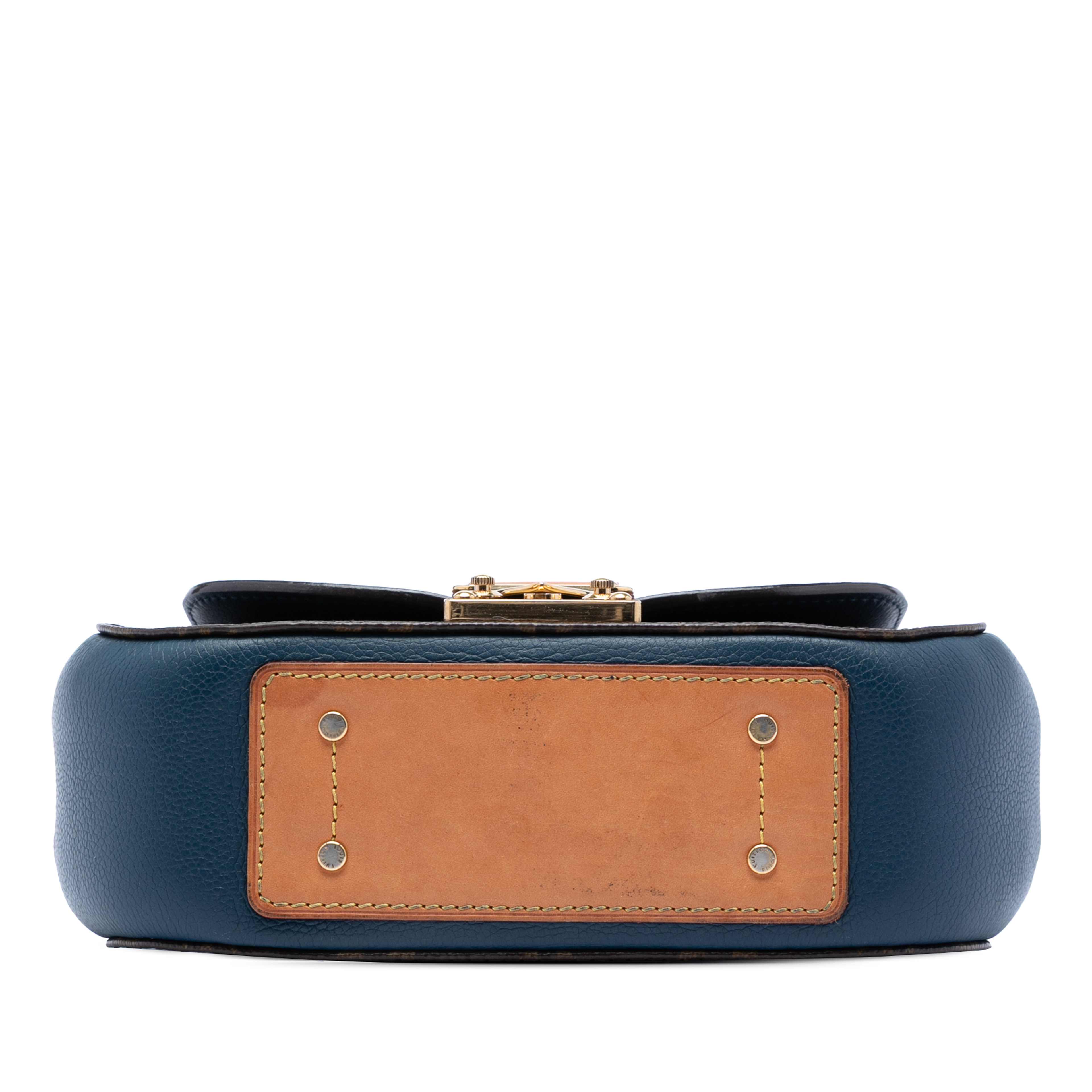 Louis Vuitton Monogram Eden Pm, från Luxclusif, i färgen blå. Klicka för att öppna bilden i stort format