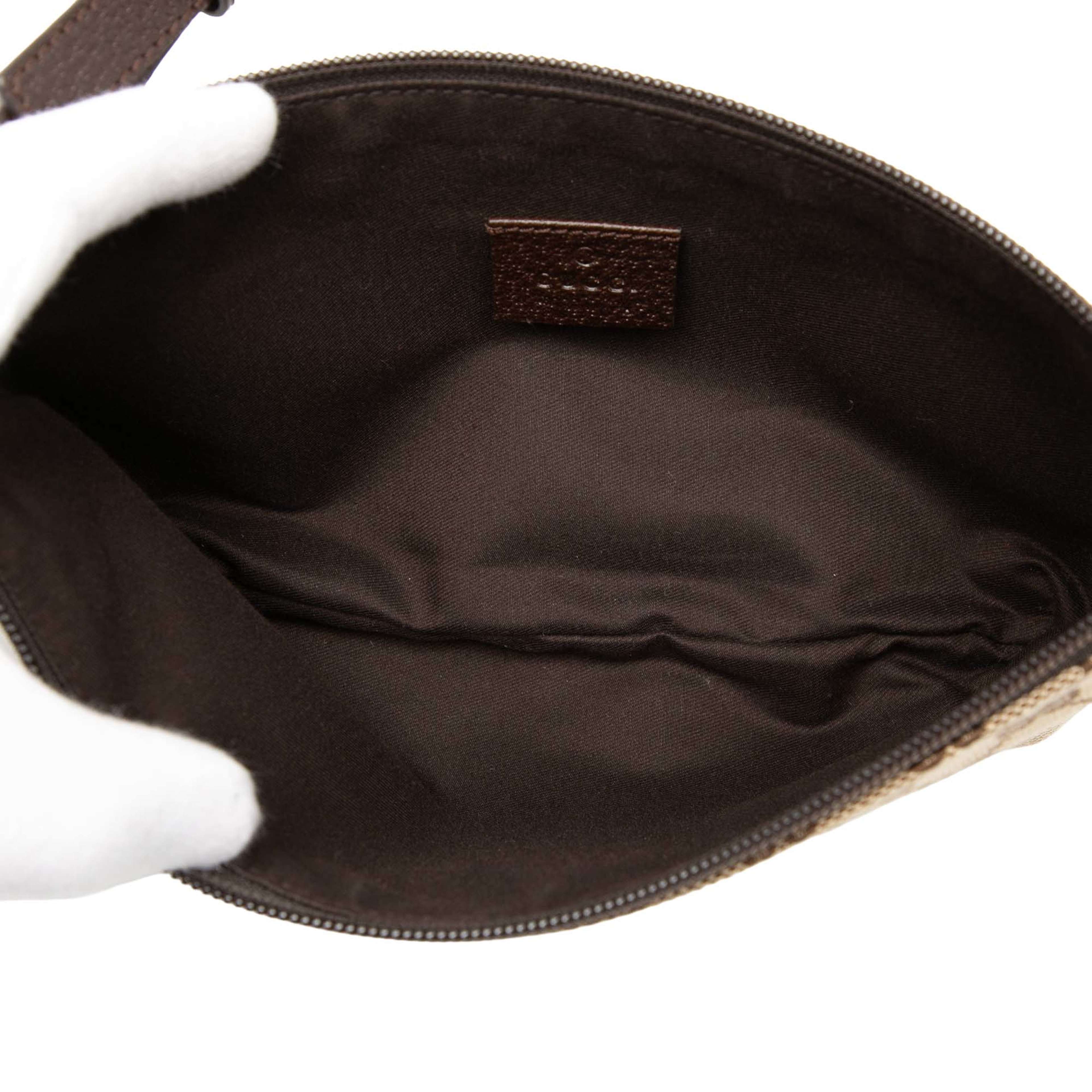 Gucci Gg Canvas Shoulder Bag, från Luxclusif, i färgen beige. Klicka för att öppna bilden i stort format