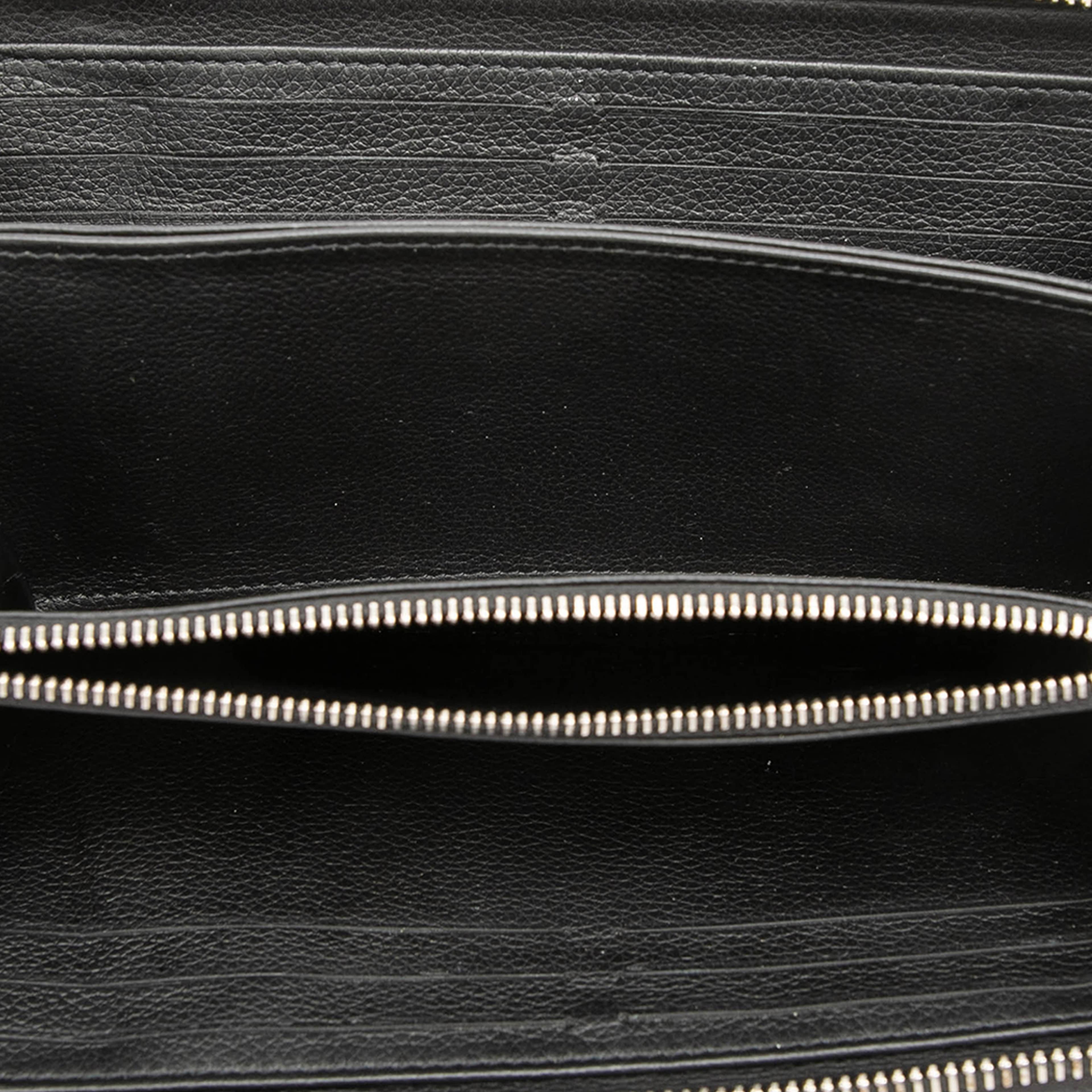 Louis Vuitton Leather Lockme Zippy Wallet, från Luxclusif, i färgen black. Klicka för att öppna bilden i stort format