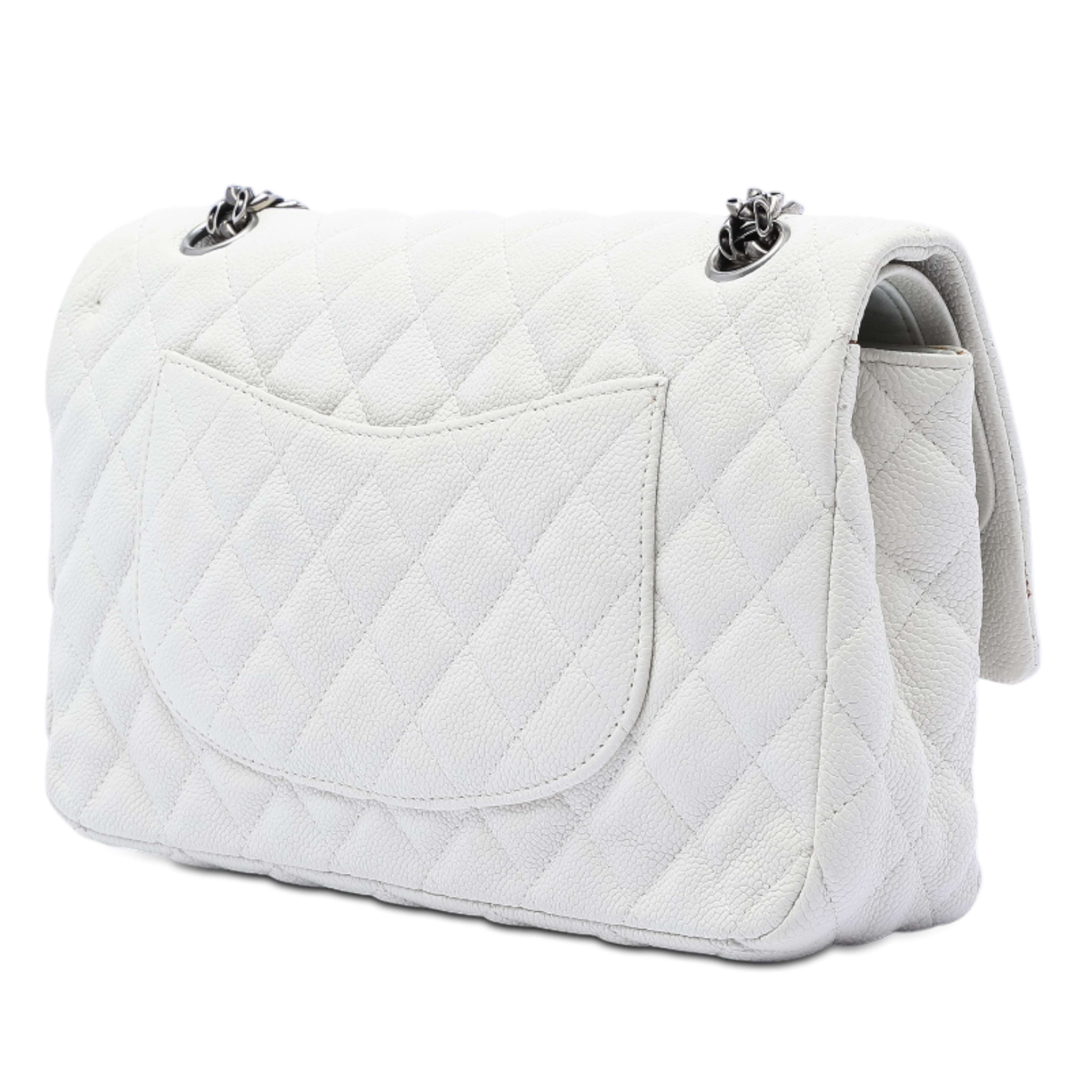 Chanel Quilted Caviar Reissue 2.55 Double Flap 225, från Luxclusif, i färgen white. Klicka för att öppna bilden i stort format