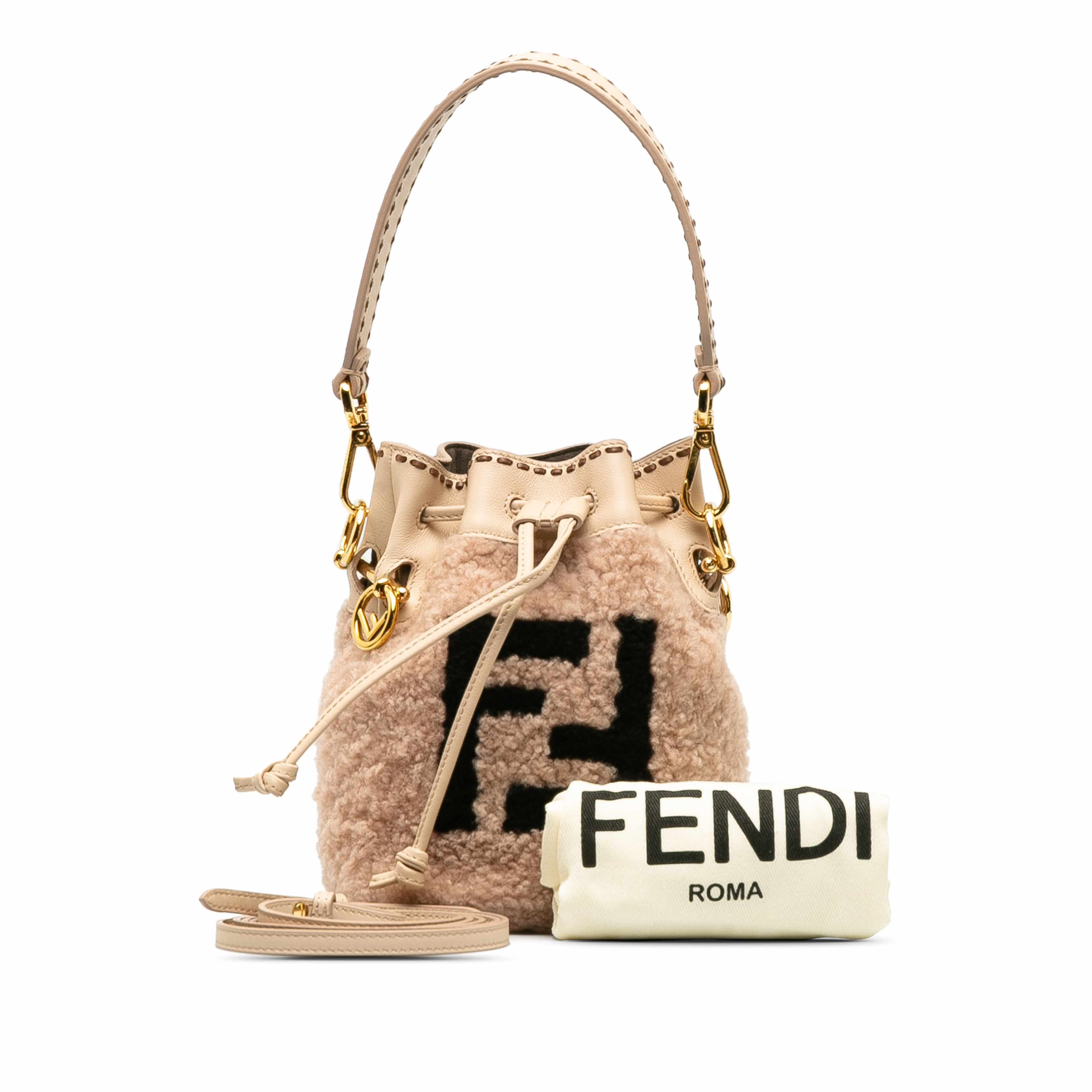 Fendi Shearling Mini Mon Tresor Bucket Bag, från Luxclusif, i färgen rosa. Klicka för att öppna bilden i stort format