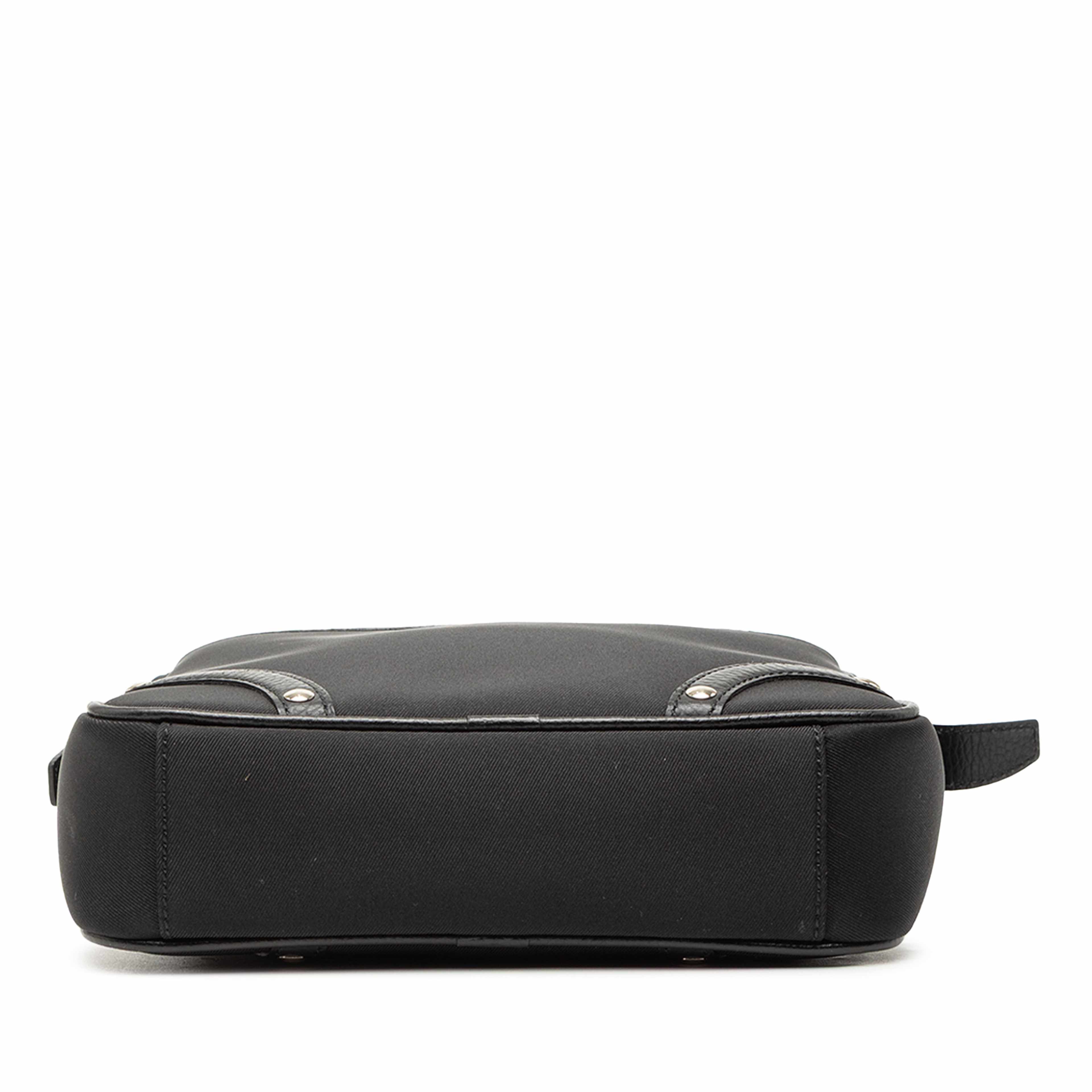 Burberry Nova Check Trimmed Nylon Crossbody, från Luxclusif, i färgen black. Klicka för att öppna bilden i stort format