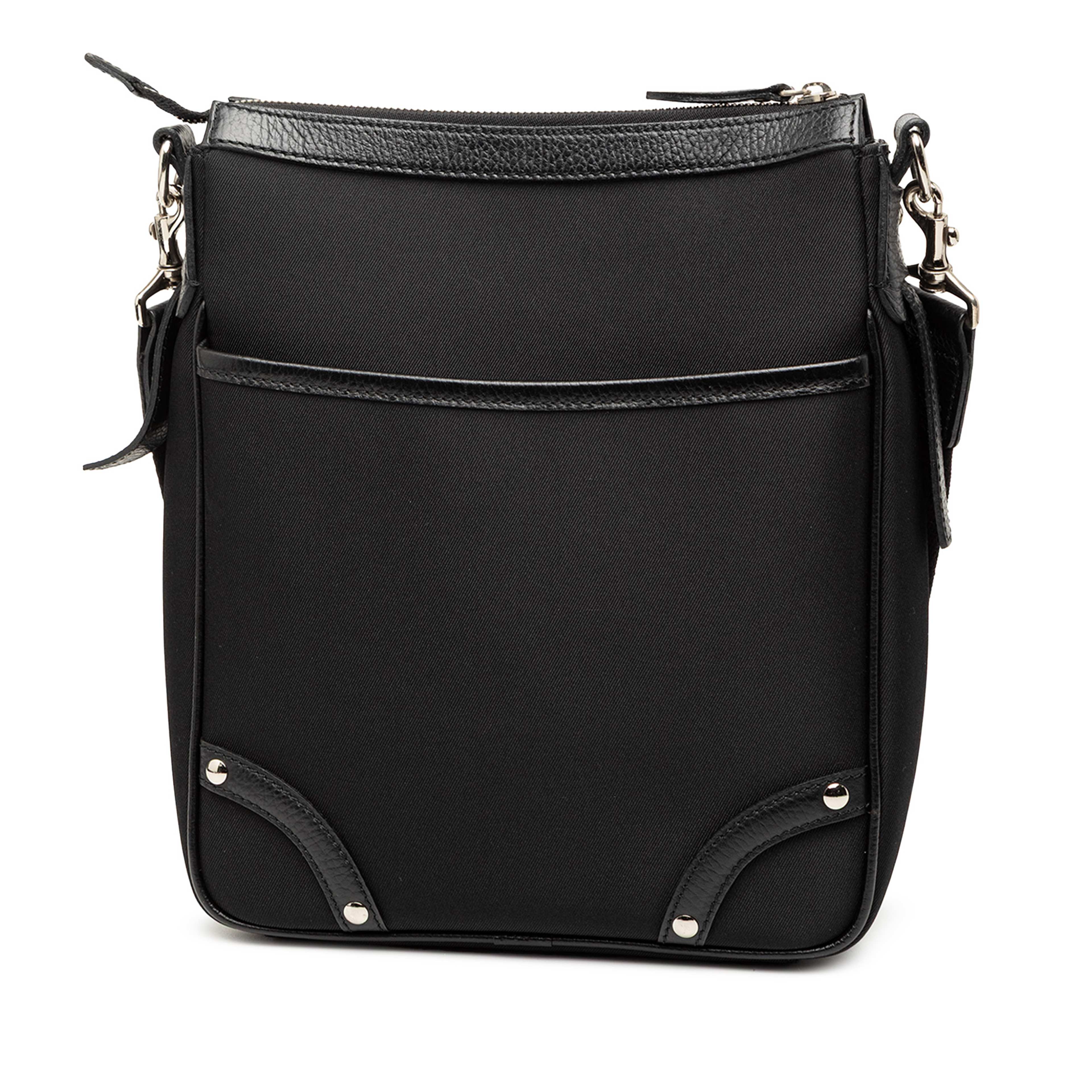 Burberry Nova Check Trimmed Nylon Crossbody, från Luxclusif, i färgen black. Klicka för att öppna bilden i stort format