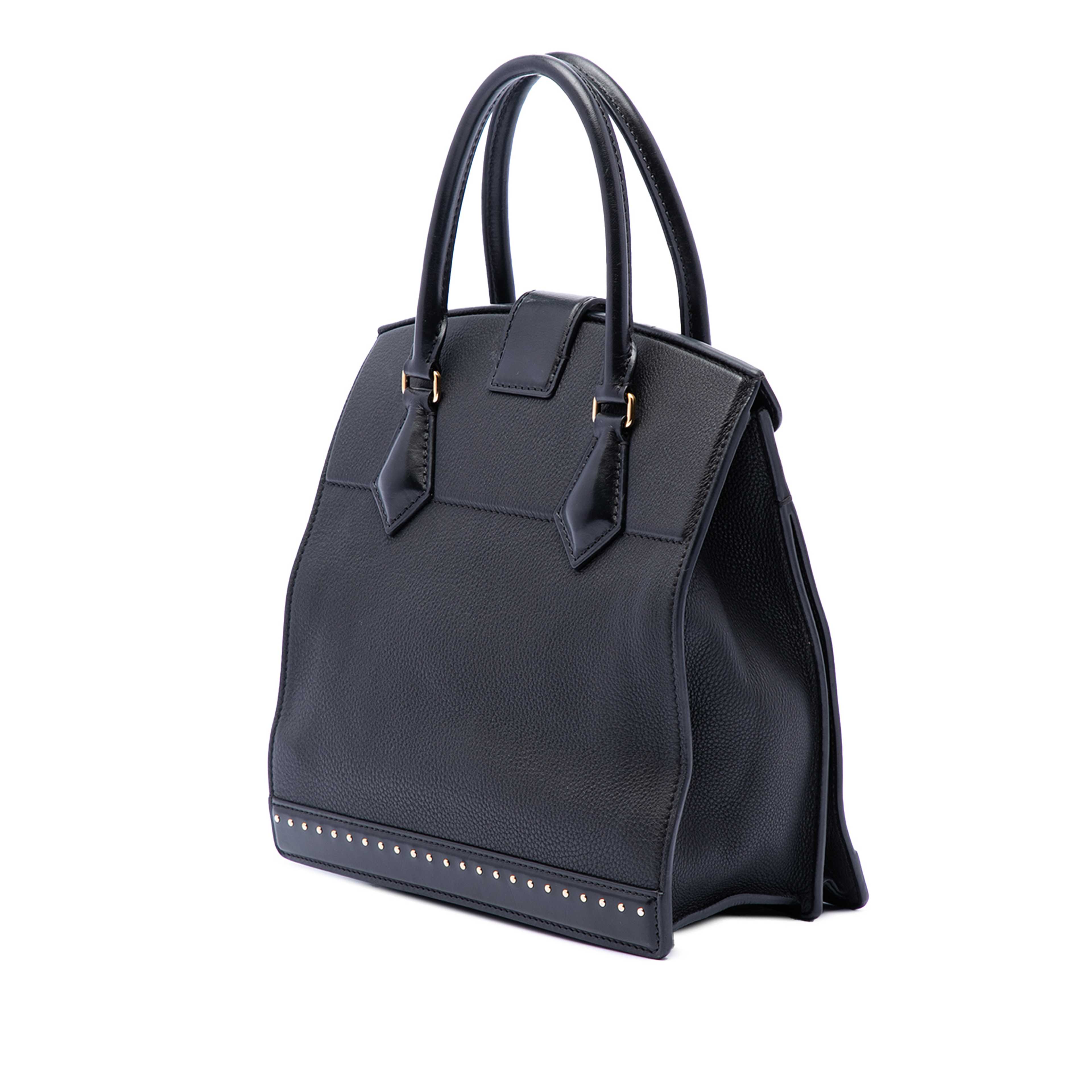 Louis Vuitton Taurillon Cour Marly Pm, från Luxclusif, i färgen svart. Klicka för att öppna bilden i stort format
