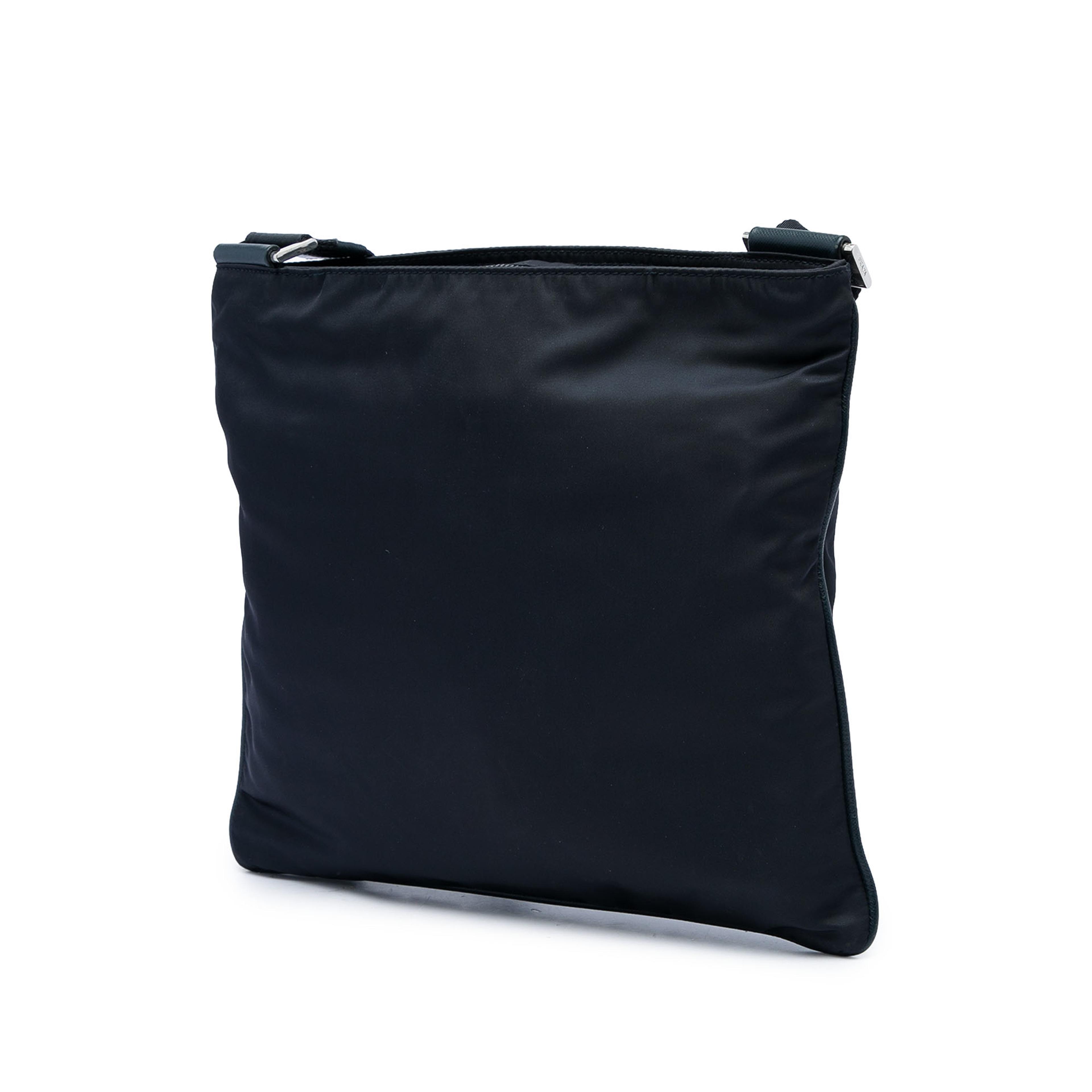 Prada Tessuto Zip Top Crossbody, från Luxclusif, i färgen blå. Klicka för att öppna bilden i stort format