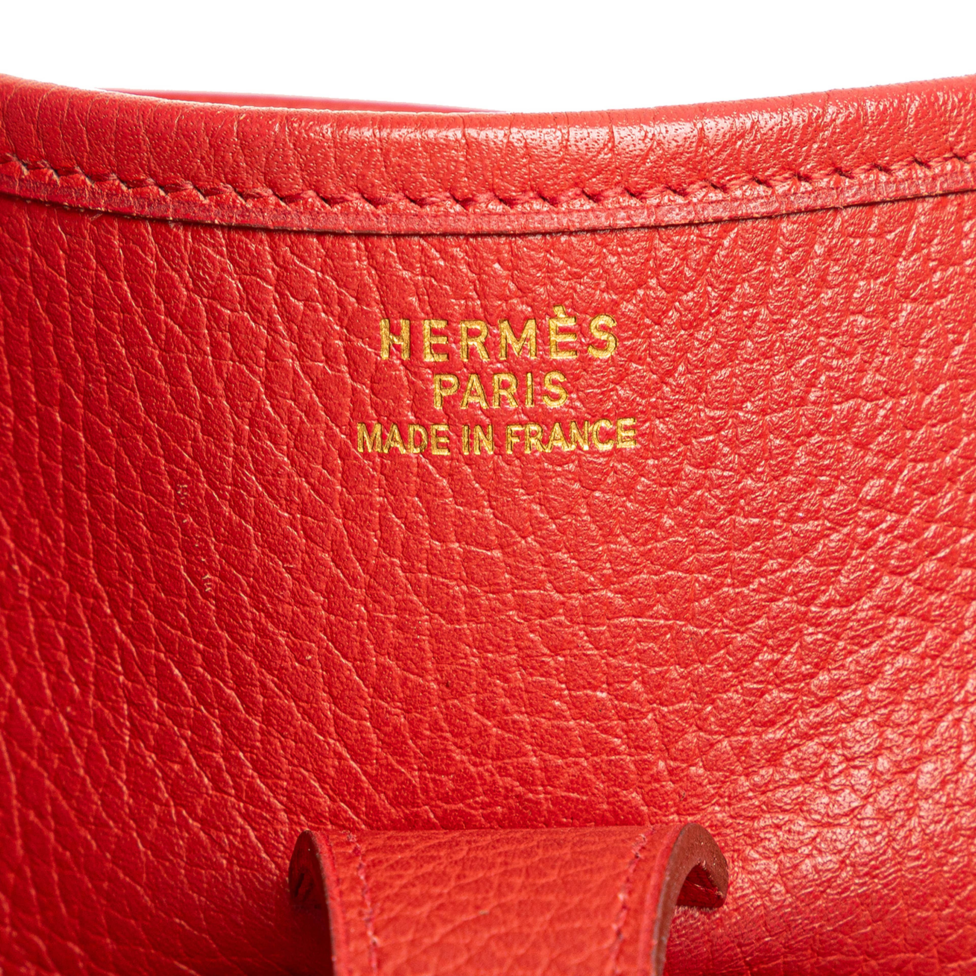 Hermès Clemence Evelyne I 33, från Luxclusif, i färgen red. Klicka för att öppna bilden i stort format