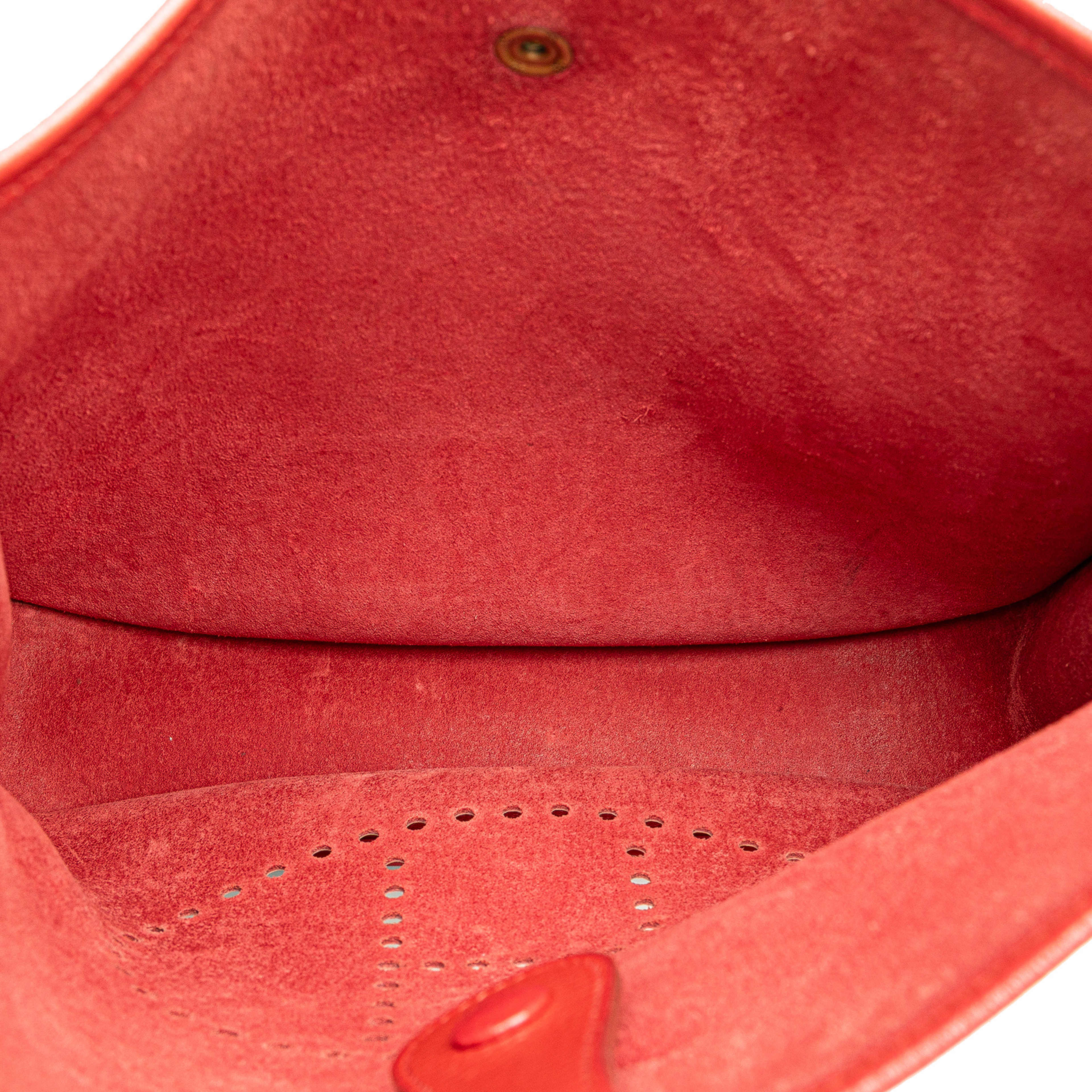Hermès Clemence Evelyne I 33, från Luxclusif, i färgen red. Klicka för att öppna bilden i stort format