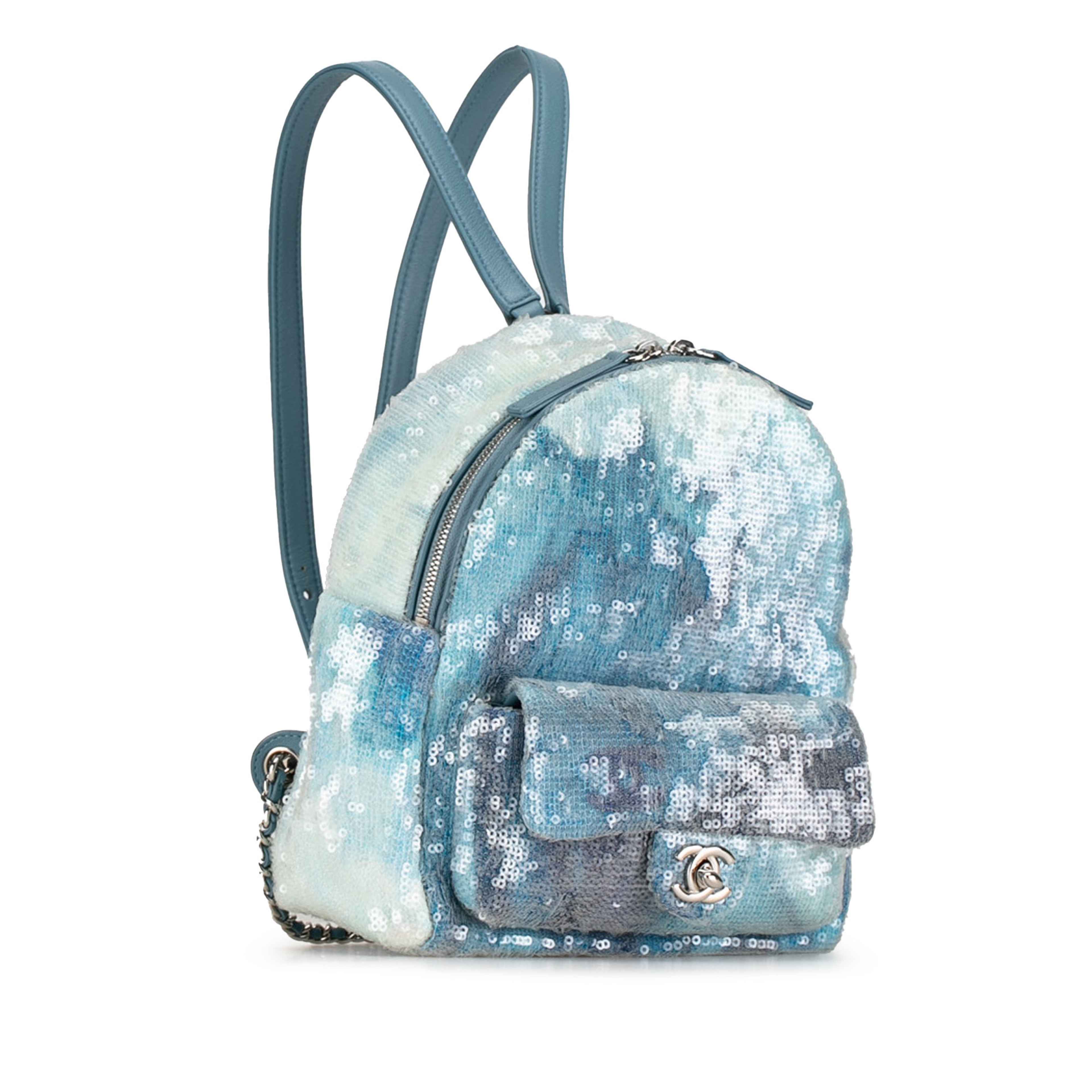 Chanel Mini Sequins And Lambskin Waterfall Backpack, från Luxclusif, i färgen light blue. Klicka för att öppna bilden i stort format