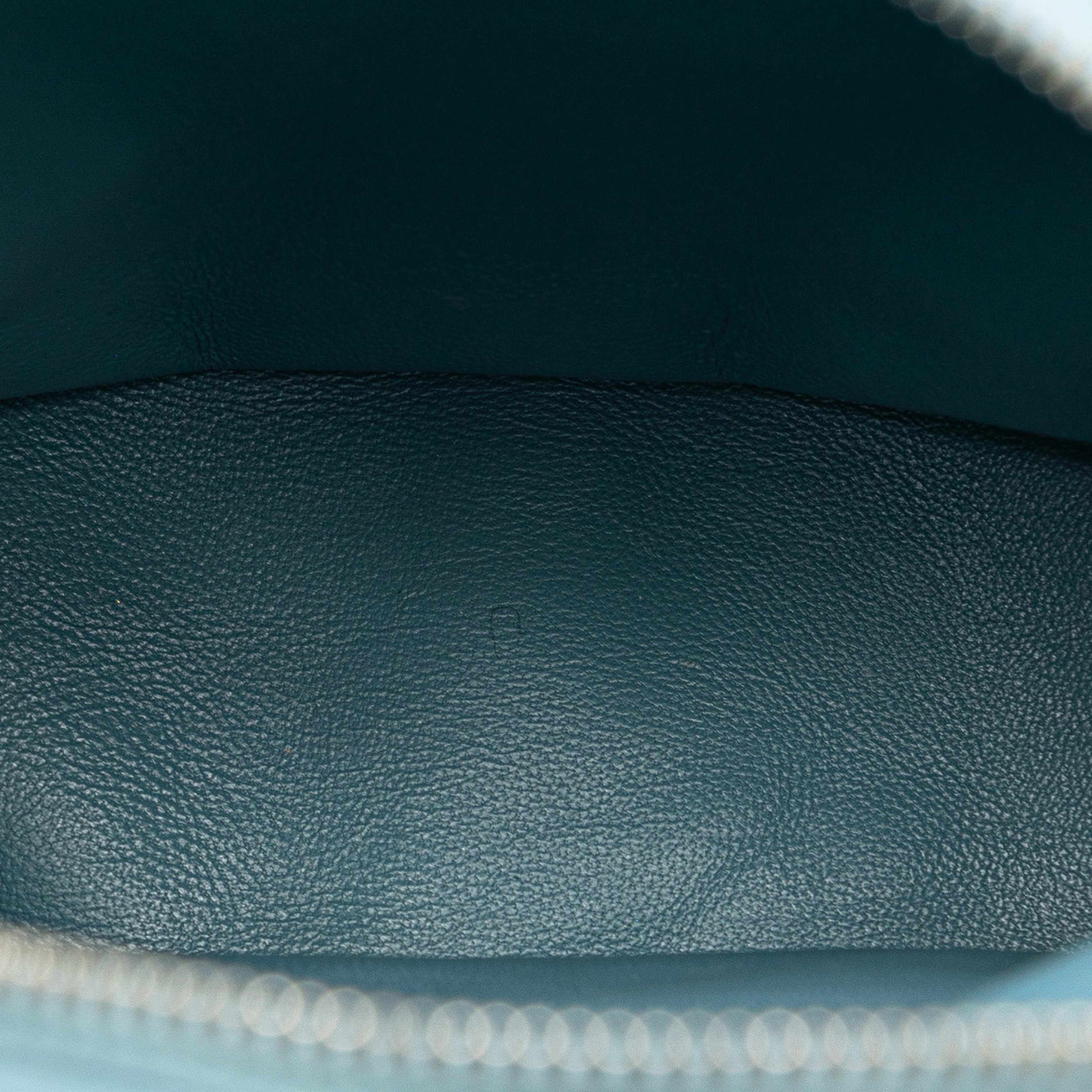 Chanel Mini Sequins And Lambskin Waterfall Backpack, från Luxclusif, i färgen light blue. Klicka för att öppna bilden i stort format