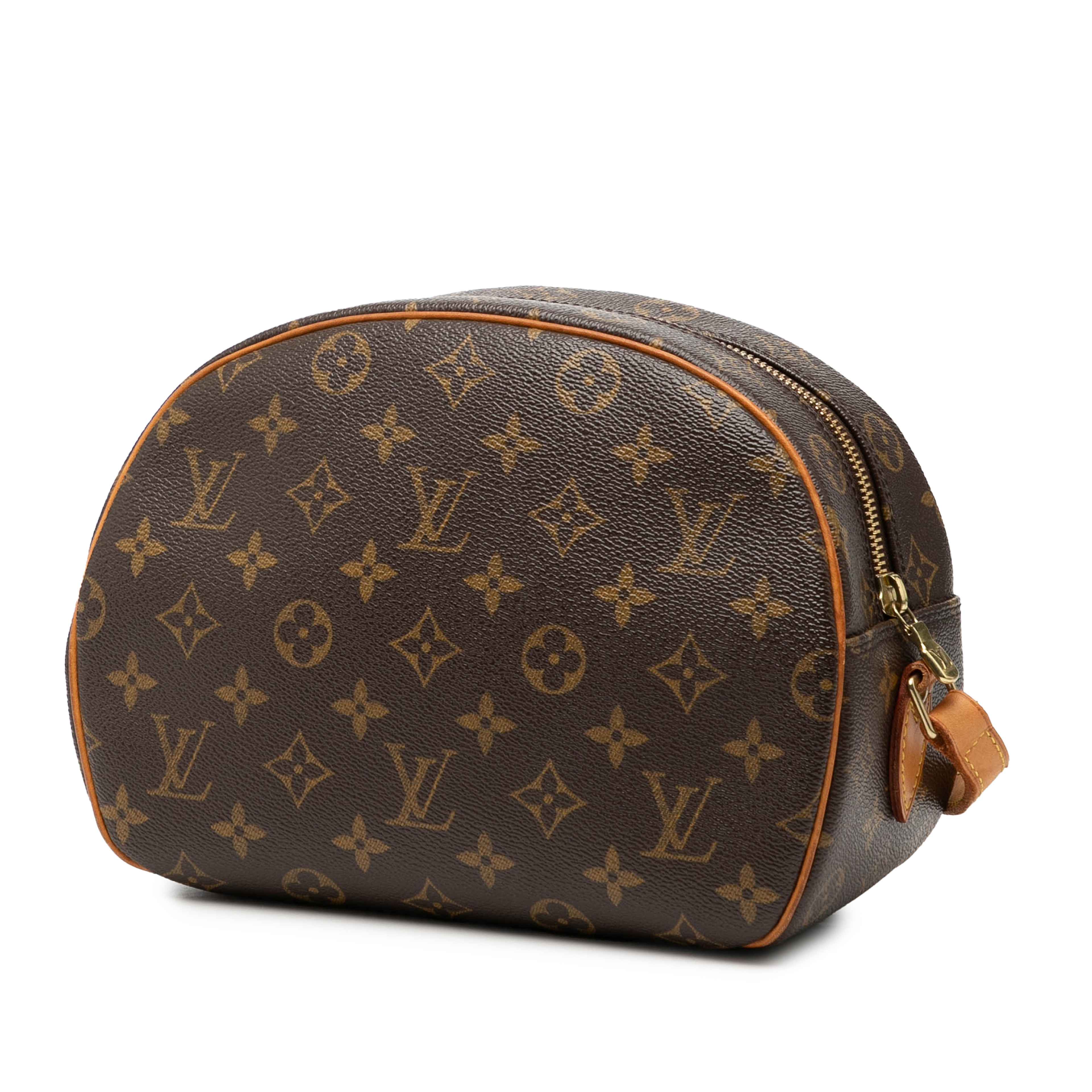 Louis Vuitton Monogram Blois, från Luxclusif, i färgen brun. Klicka för att öppna bilden i stort format