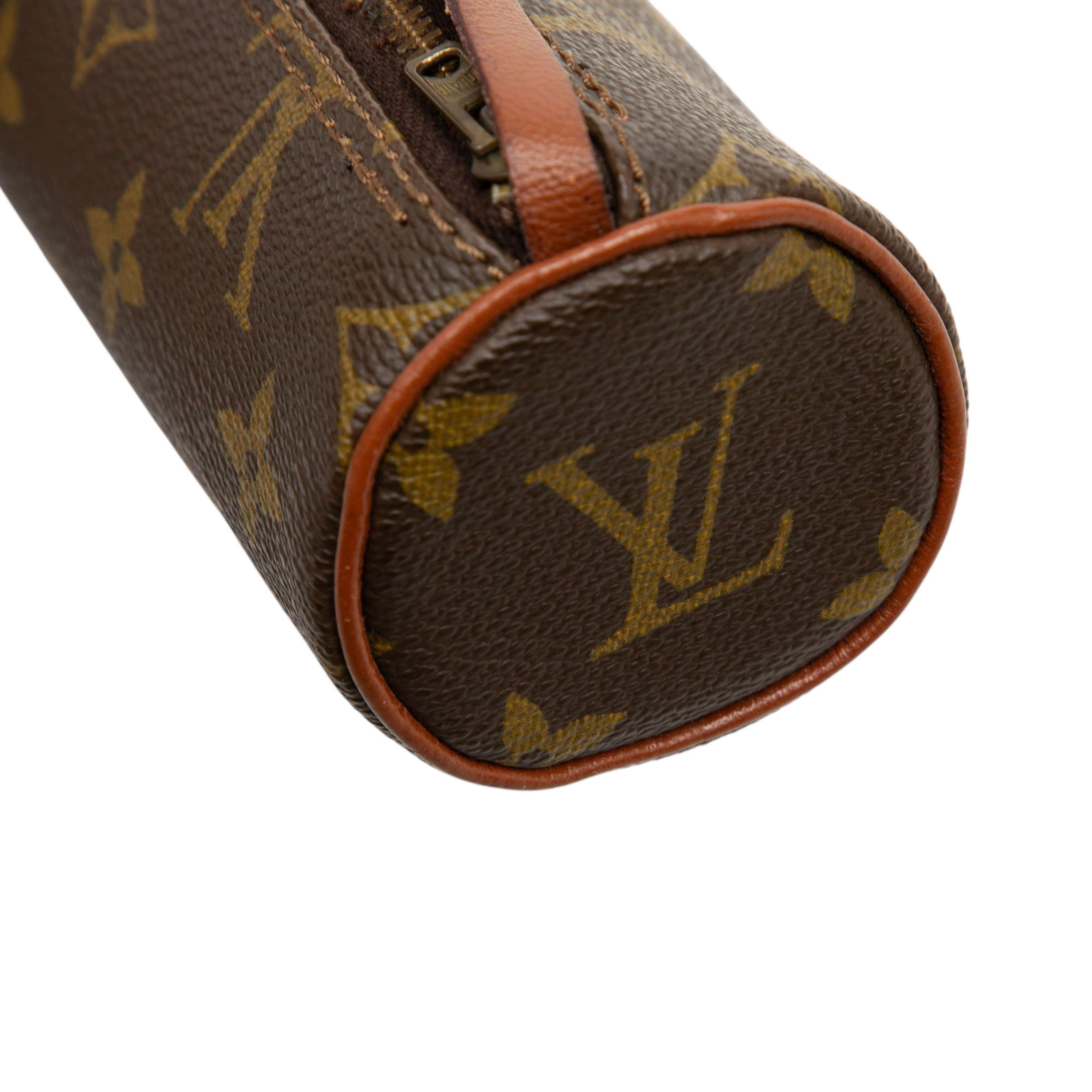 Louis Vuitton Monogram Papillon Pochette, från Luxclusif, i färgen brun. Klicka för att öppna bilden i stort format