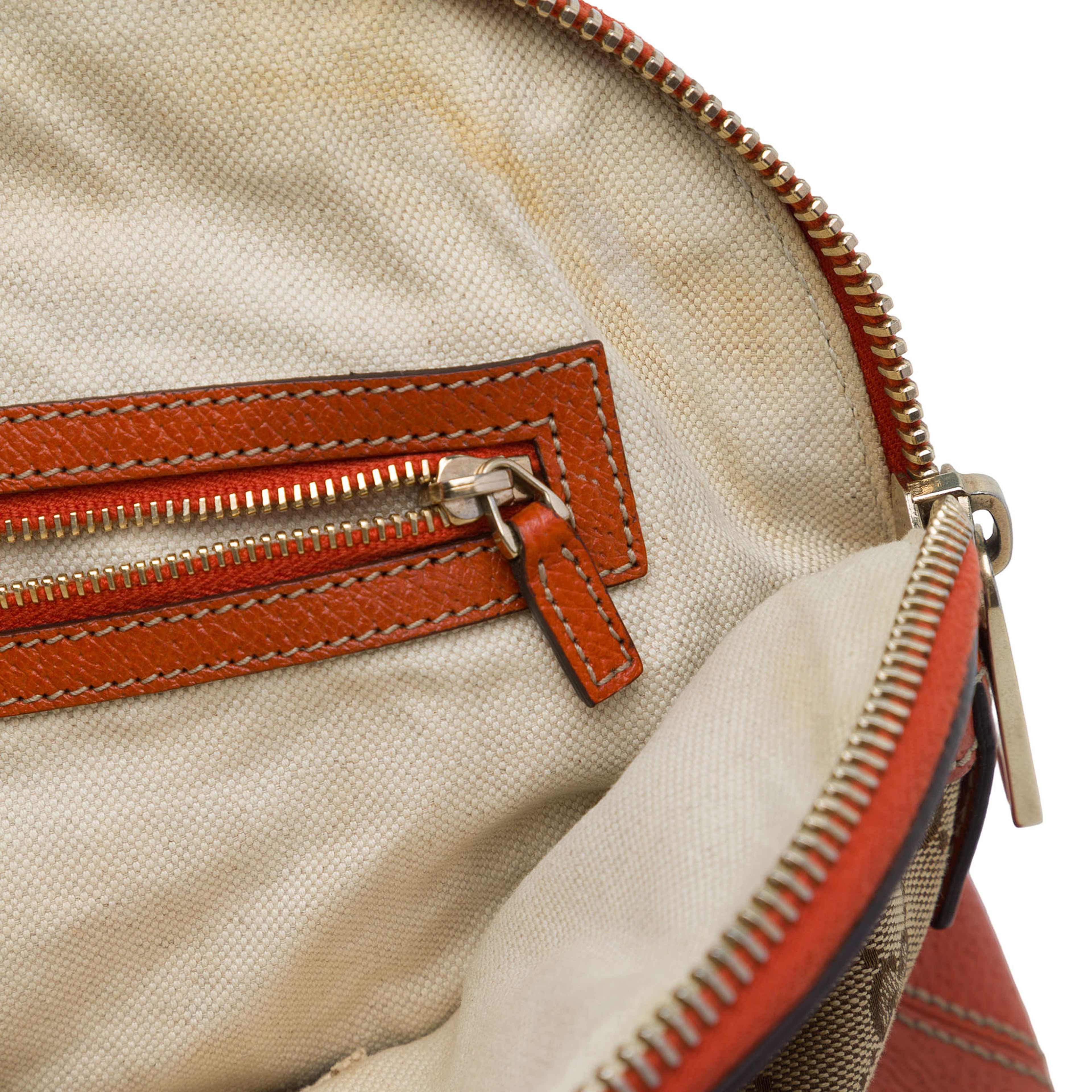 Gucci Medium Gg Canvas Bree Dome Tote, från Luxclusif, i färgen beige. Klicka för att öppna bilden i stort format