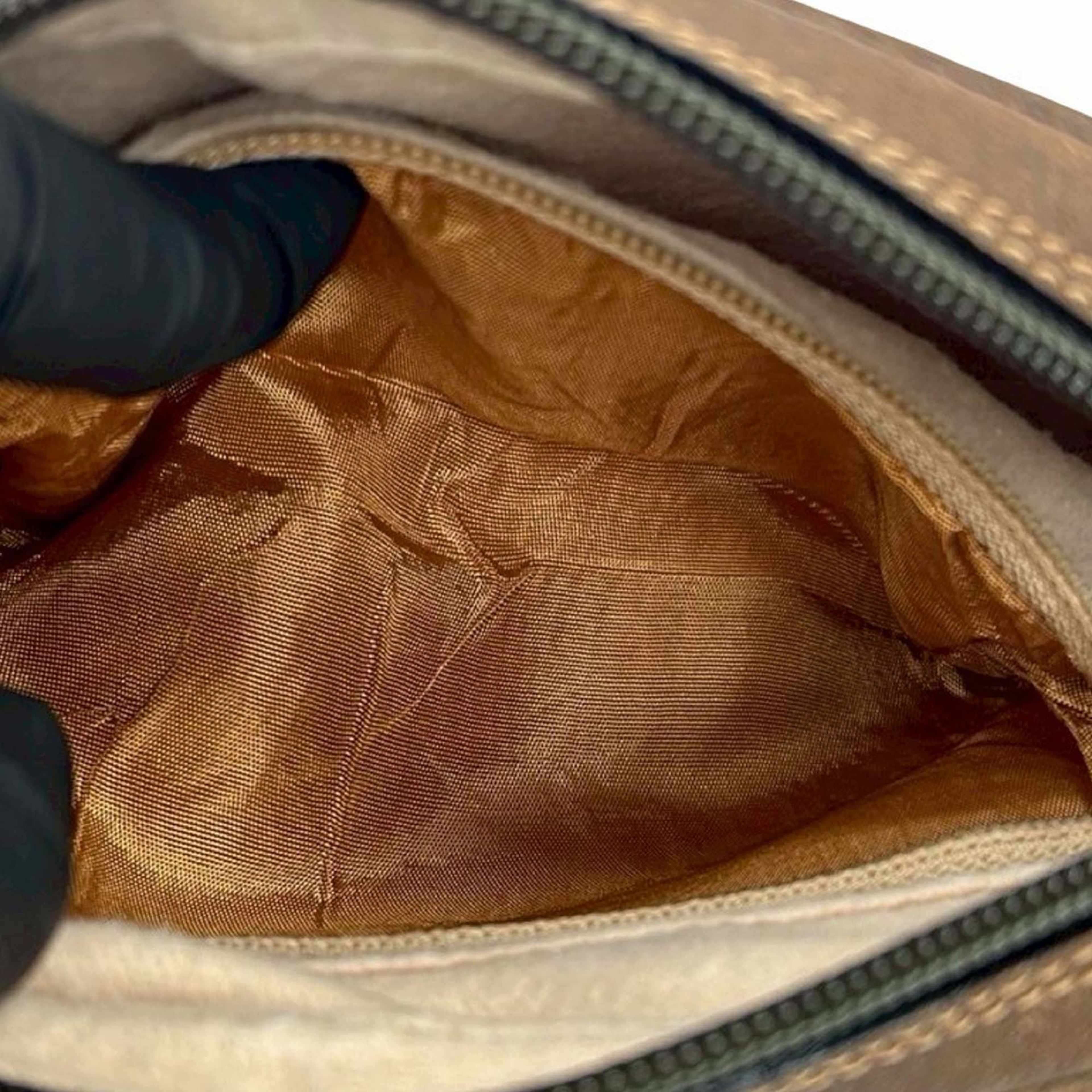 Gucci Gg Supreme Plus Crossbody, från Luxclusif, i färgen beige. Klicka för att öppna bilden i stort format