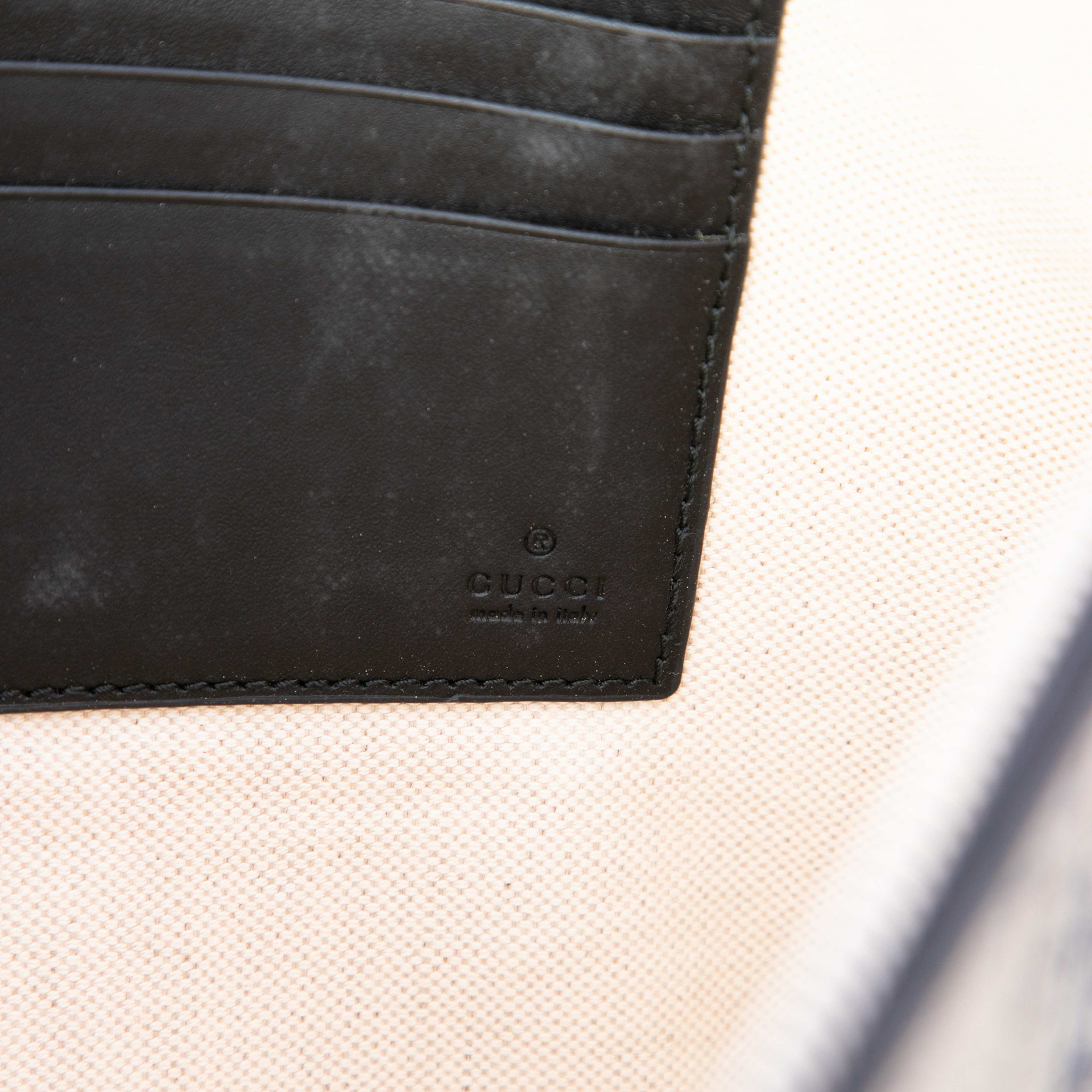 Gucci Gg Supreme Blind For Love Clutch, från Luxclusif, i färgen beige. Klicka för att öppna bilden i stort format