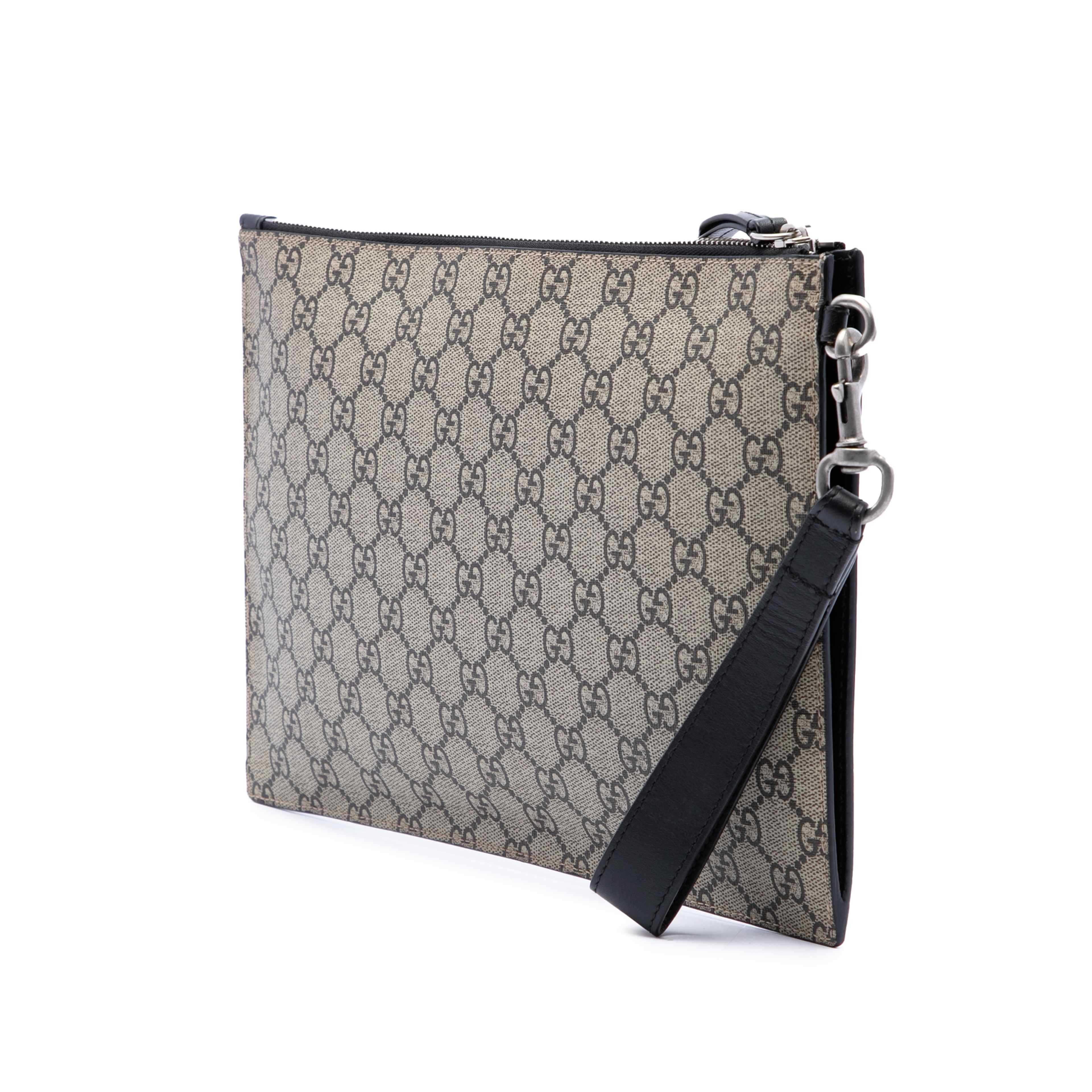 Gucci Gg Supreme Blind For Love Clutch, från Luxclusif, i färgen beige. Klicka för att öppna bilden i stort format