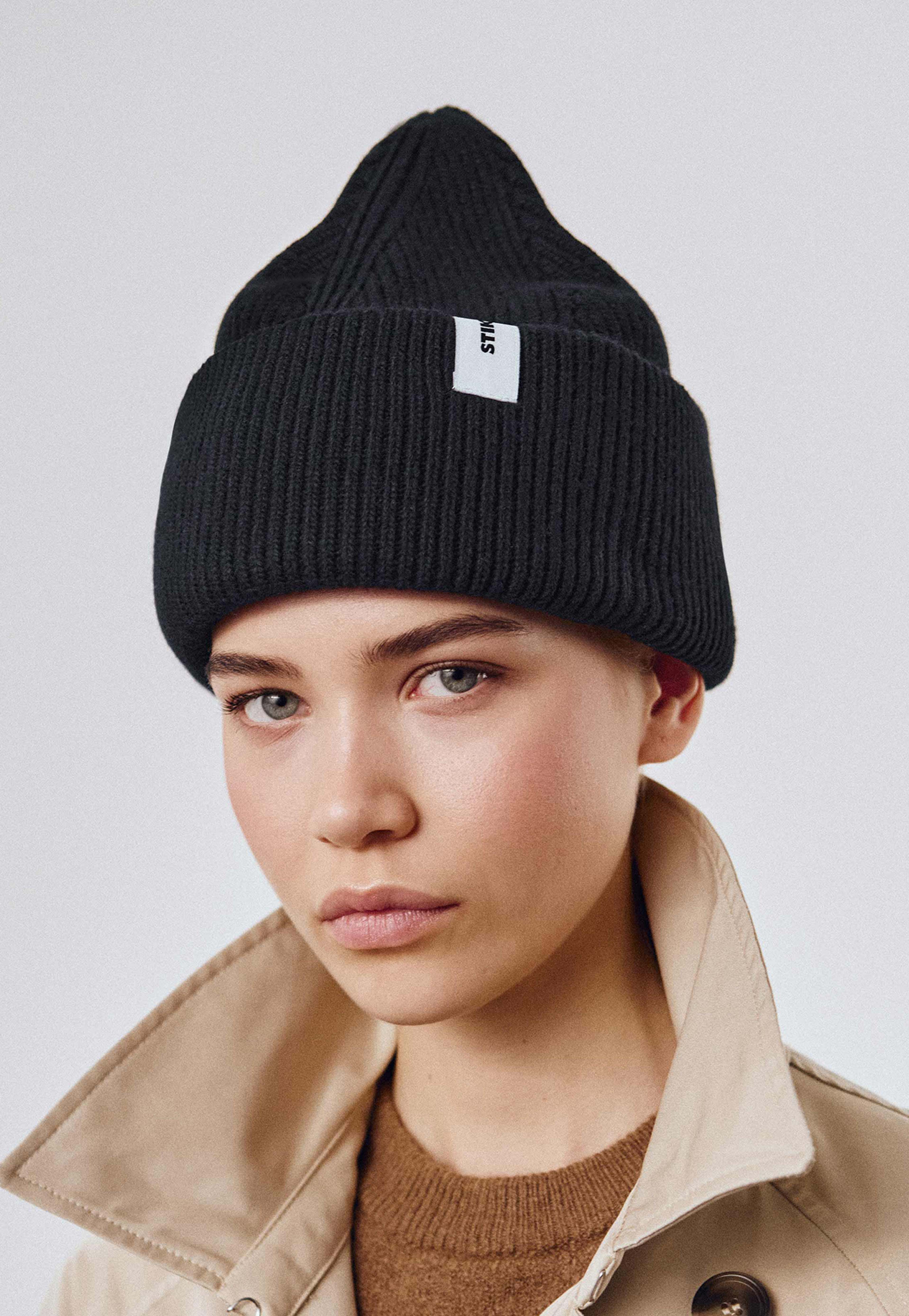 Beanie 01 Merino Chunky Fit, från Stiksen, i färgen black. Klicka för att öppna bilden i stort format