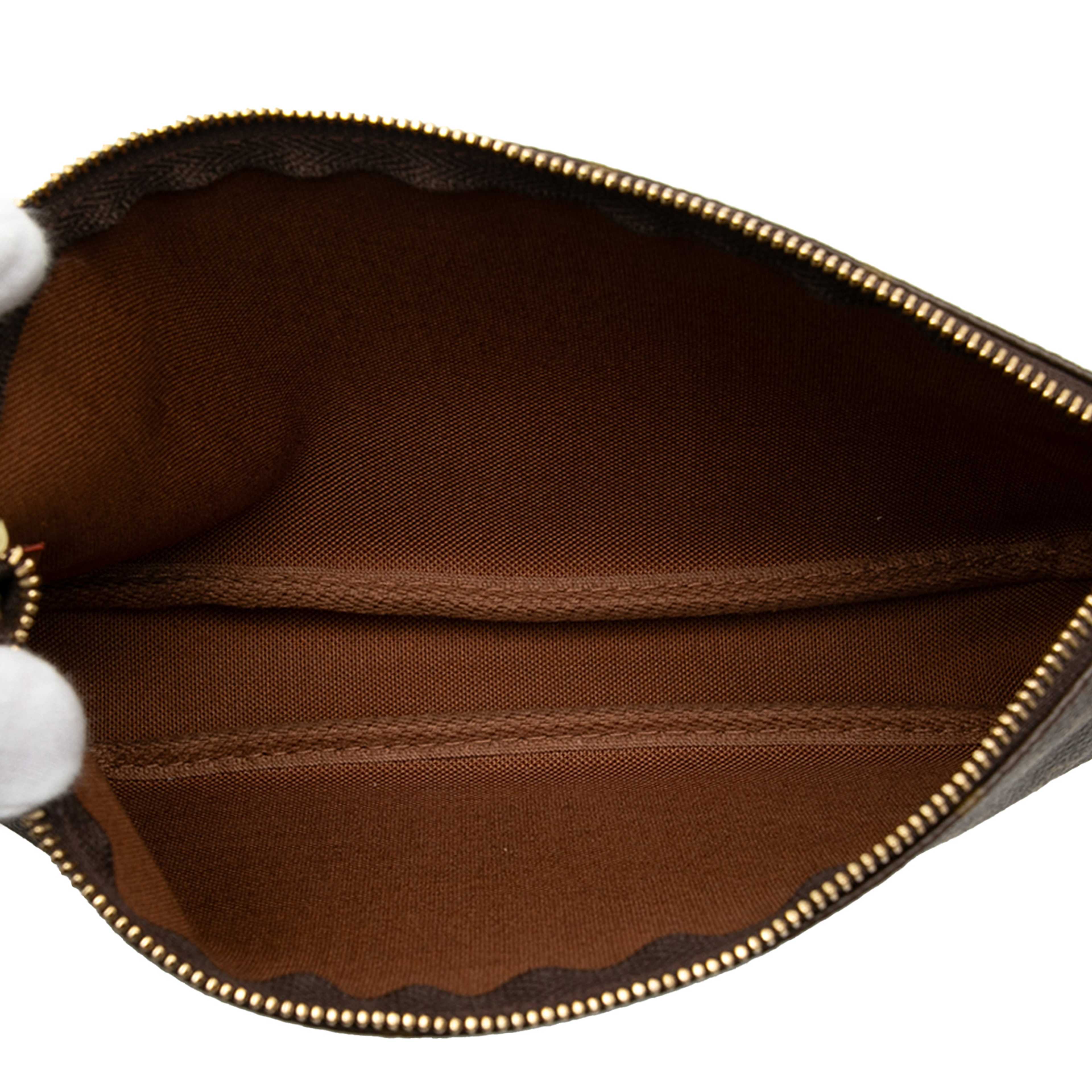 Louis Vuitton Monogram Pochette Accessoires, från Luxclusif, i färgen brown. Klicka för att öppna bilden i stort format