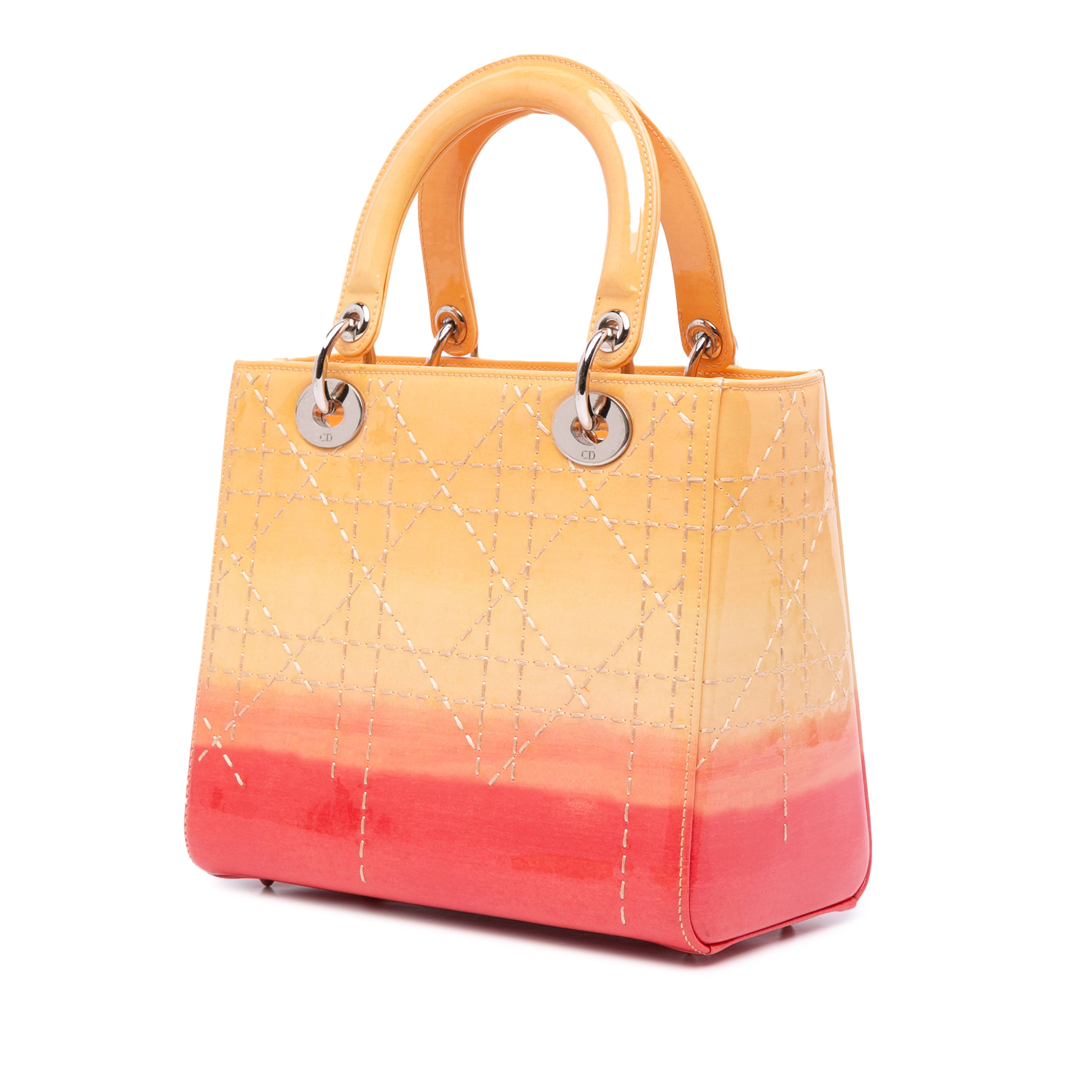 Dior Medium Ombre Patent Cannage Lady Dior, från Luxclusif, i färgen light orange. Klicka för att öppna bilden i stort format