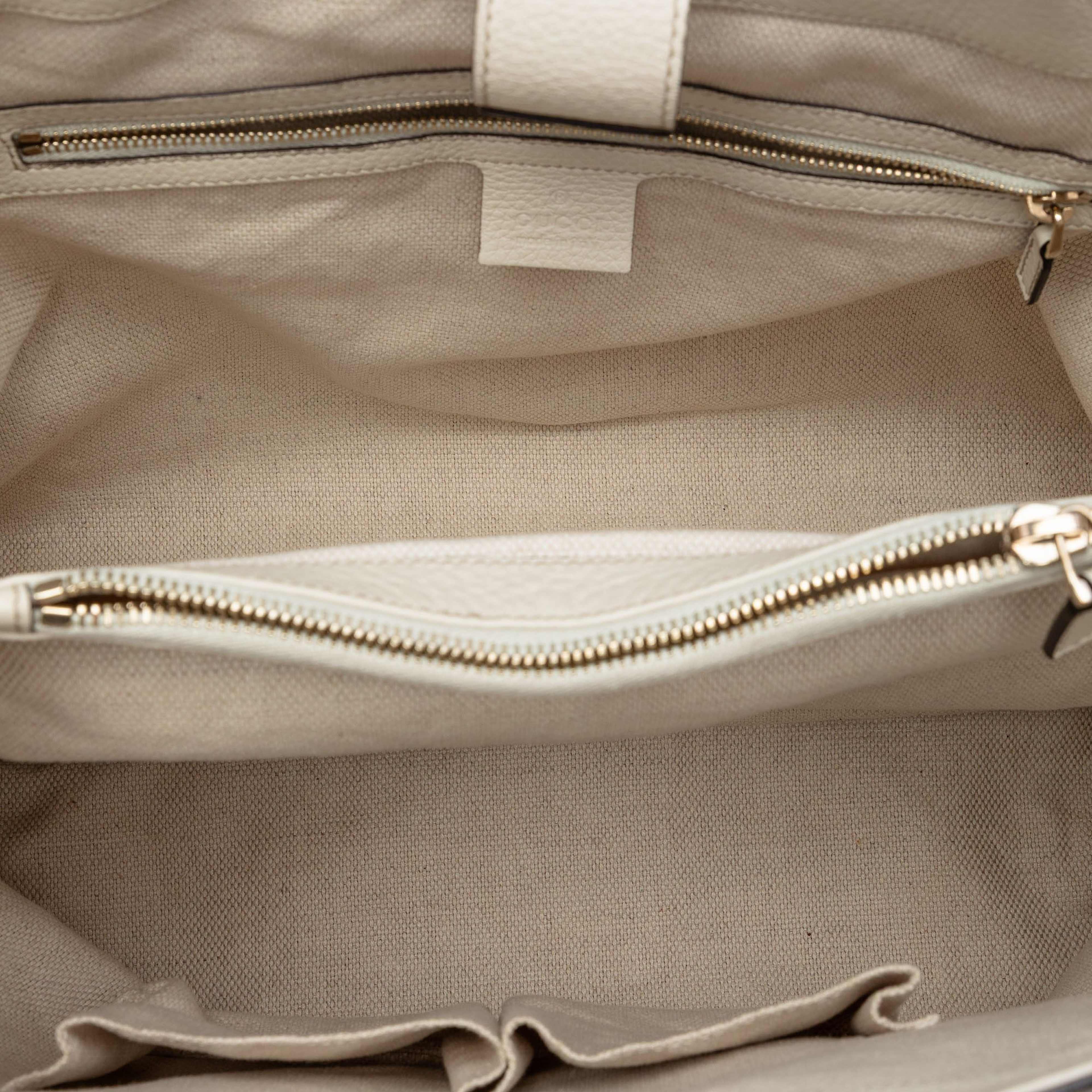 Gucci Medium Gg Canvas Bamboo Diana Tote, från Luxclusif, i färgen beige. Klicka för att öppna bilden i stort format
