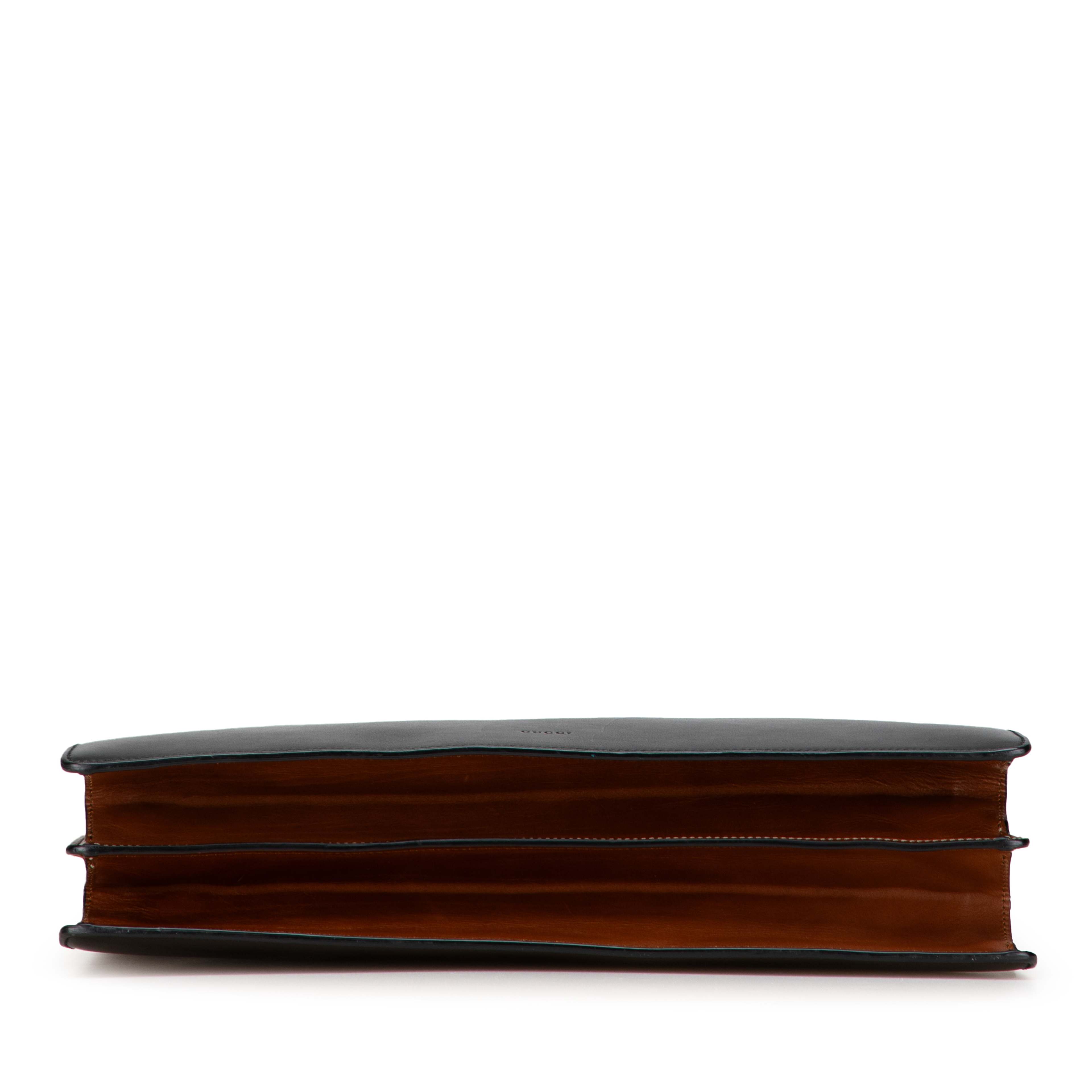 Gucci Large Leather Linea A Satchel, från Luxclusif, i färgen black. Klicka för att öppna bilden i stort format