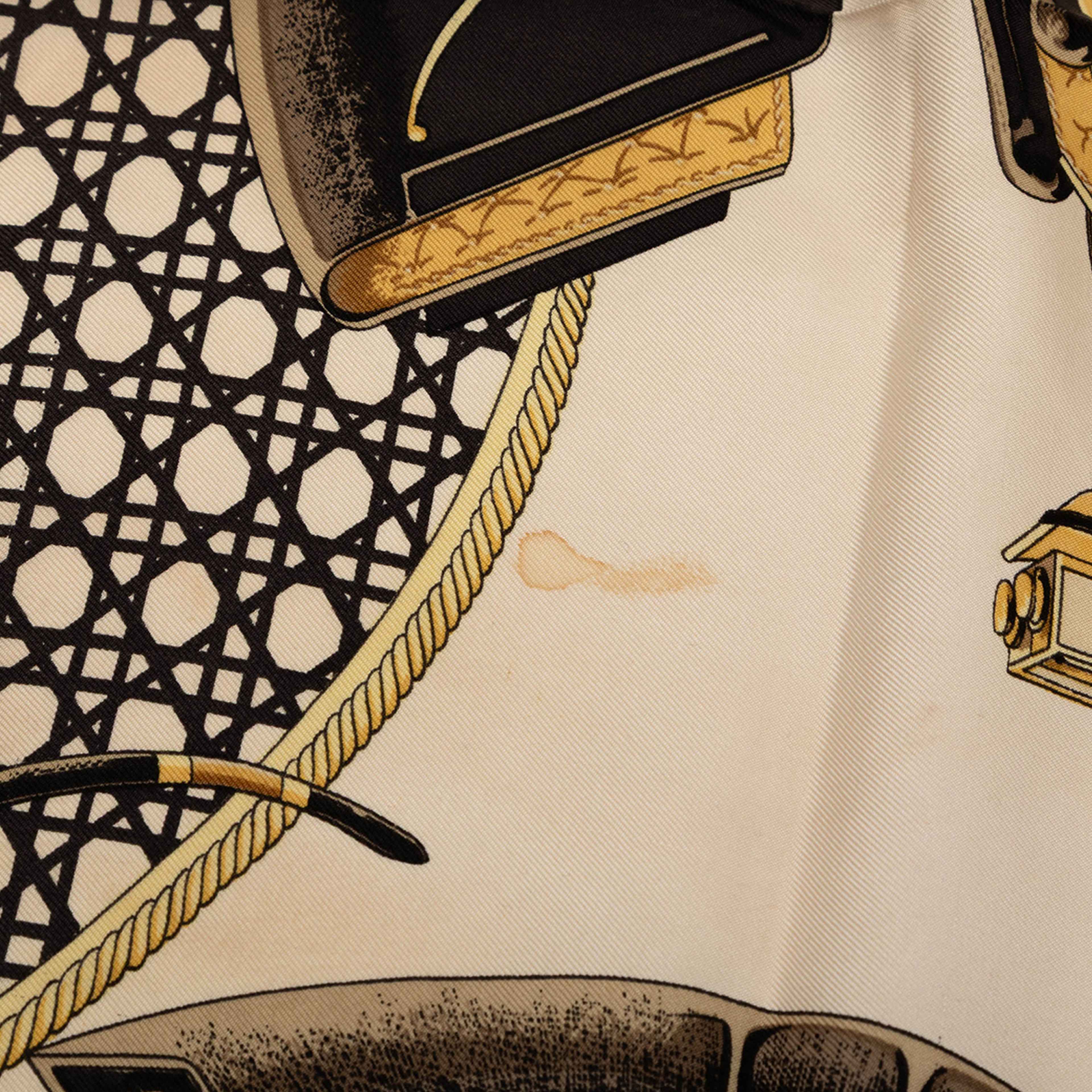 Hermès Les Voitures A Transformation Silk Scarf  90, från Luxclusif, i färgen ivory. Klicka för att öppna bilden i stort format