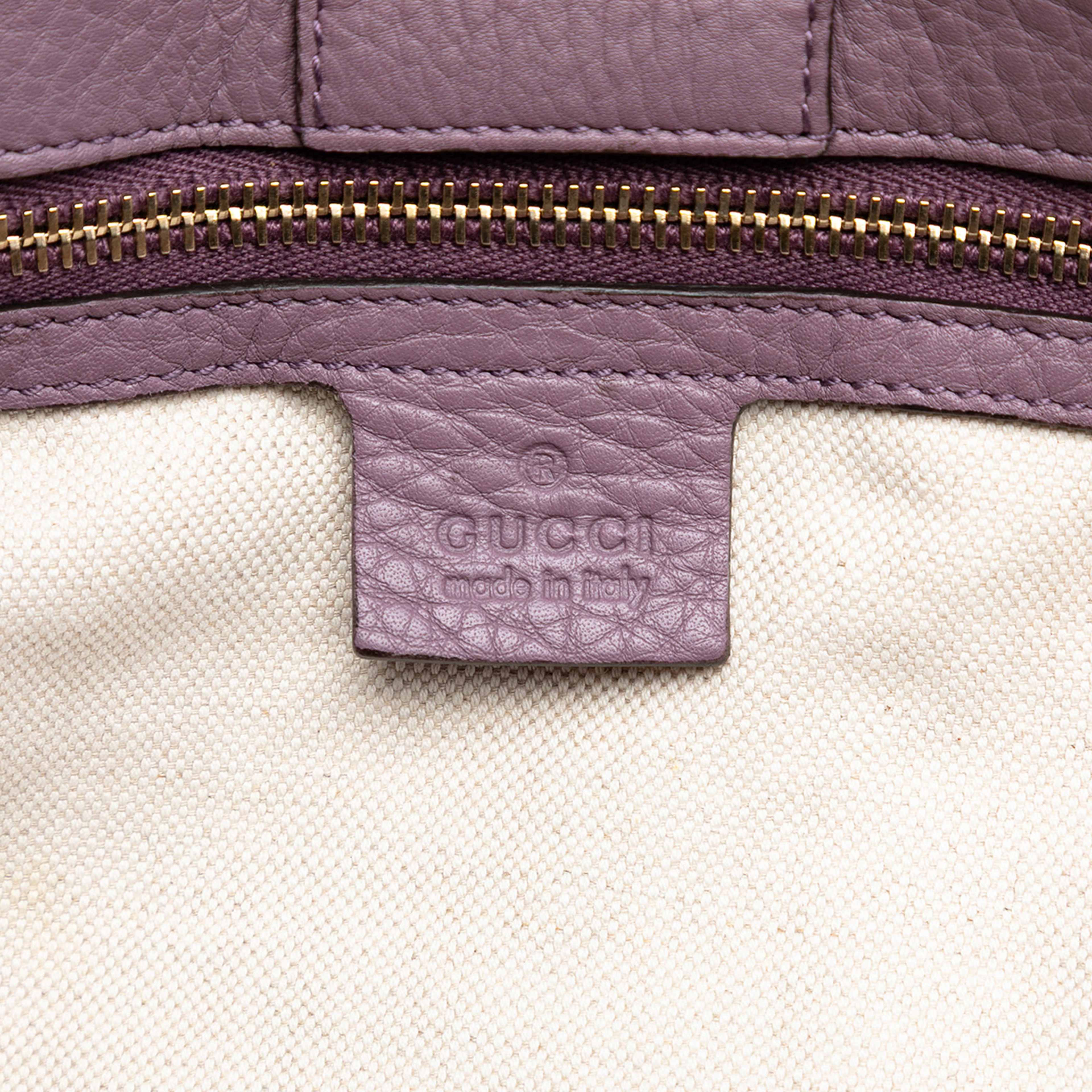 Gucci Large Calfskin Bamboo Shopper Satchel, från Luxclusif, i färgen purple. Klicka för att öppna bilden i stort format