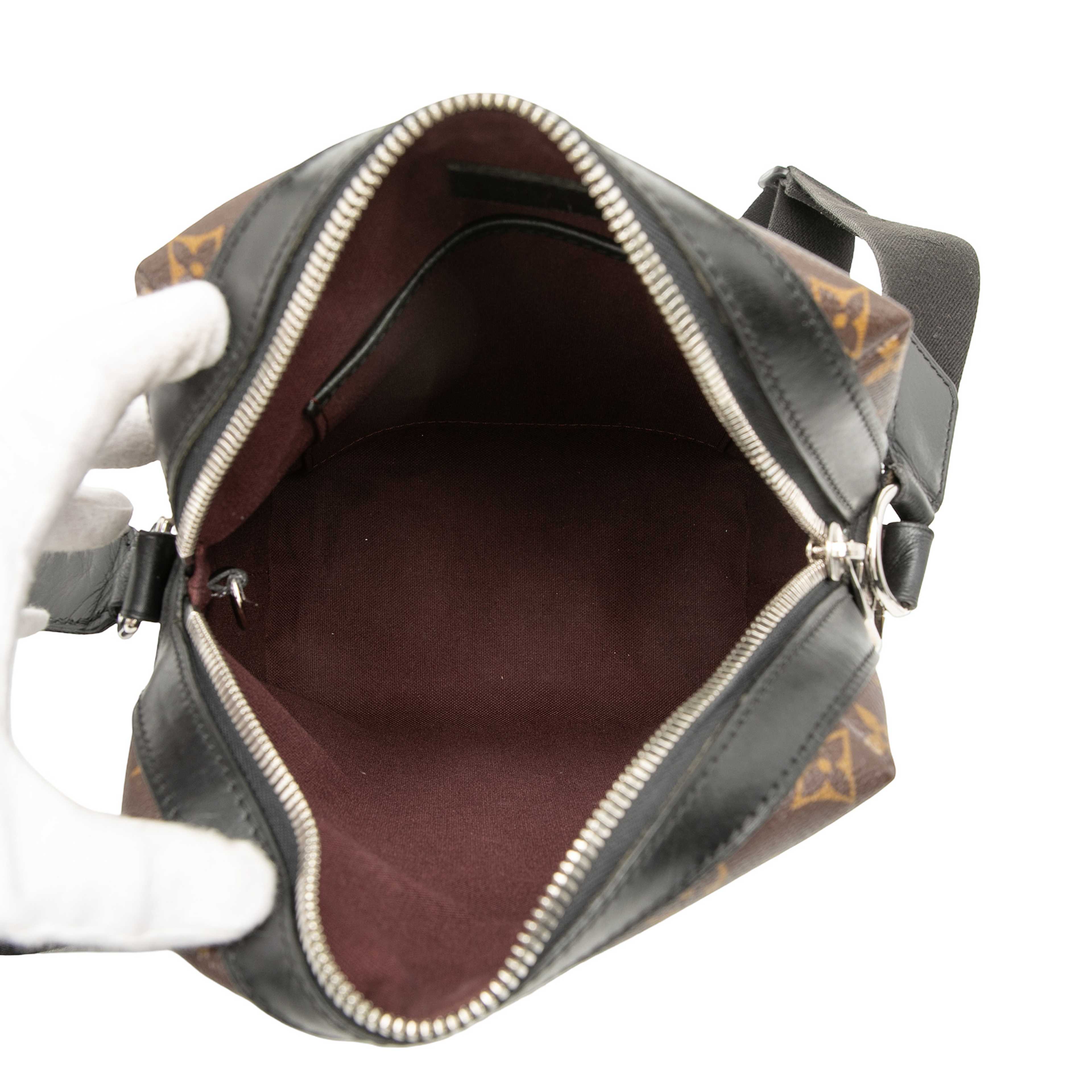 Louis Vuitton Monogram Macassar Torres Pm, från Luxclusif, i färgen brown. Klicka för att öppna bilden i stort format