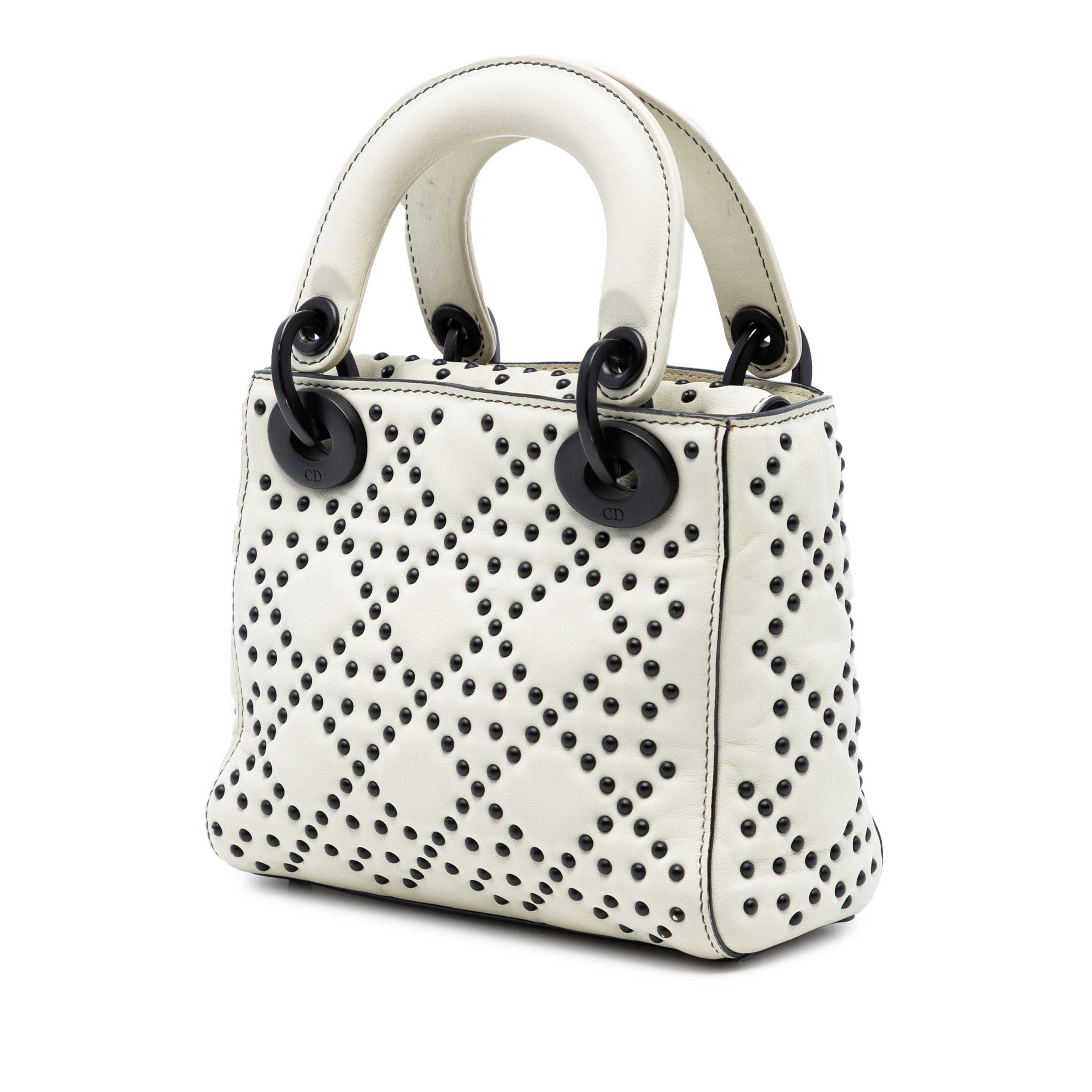 Dior Mini Lambskin Cannage Studded Supple Lady Dior, från Luxclusif, i färgen vit. Klicka för att öppna bilden i stort format