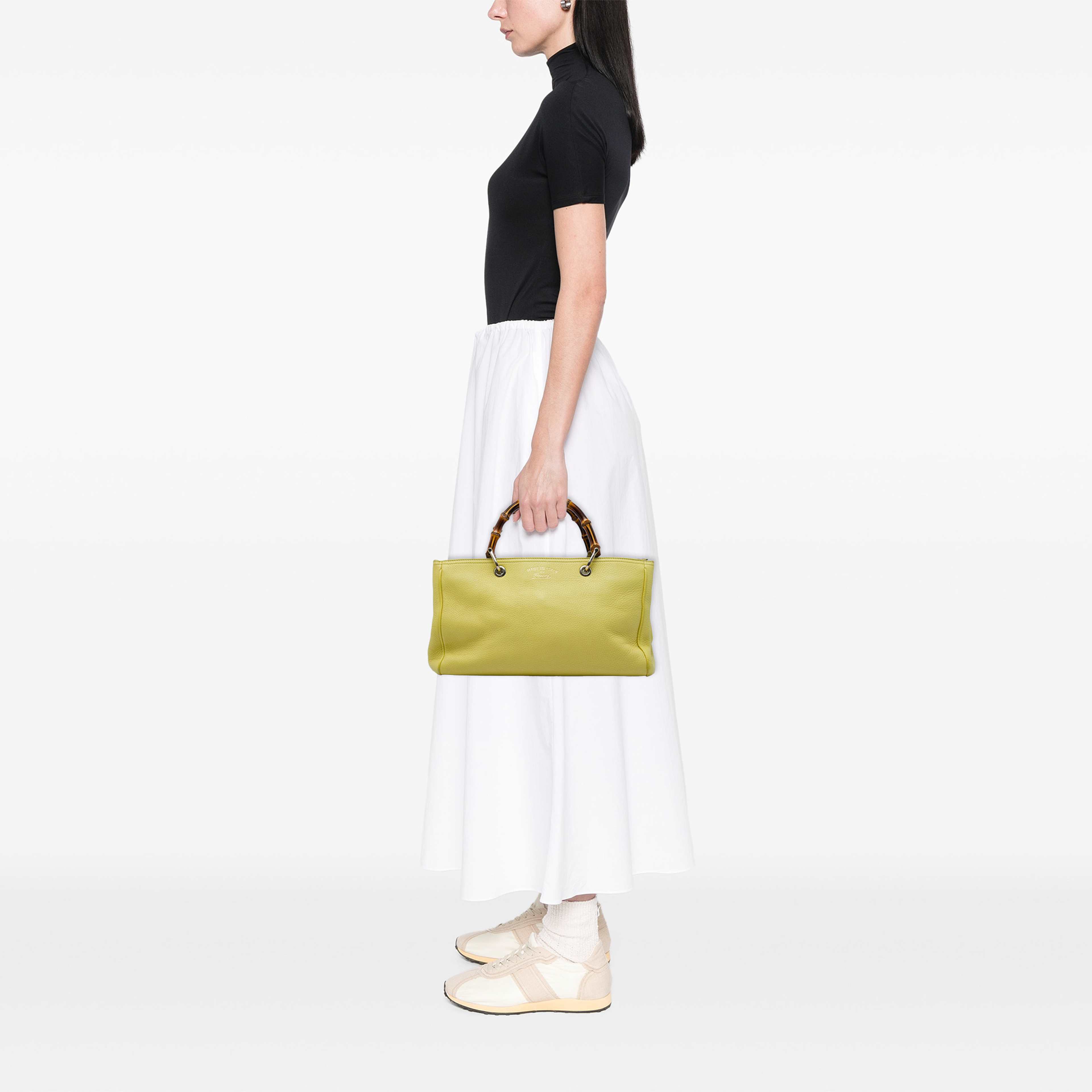 Gucci Medium Calfskin Bamboo Shopper Satchel, från Luxclusif, i färgen gul. Klicka för att öppna bilden i stort format