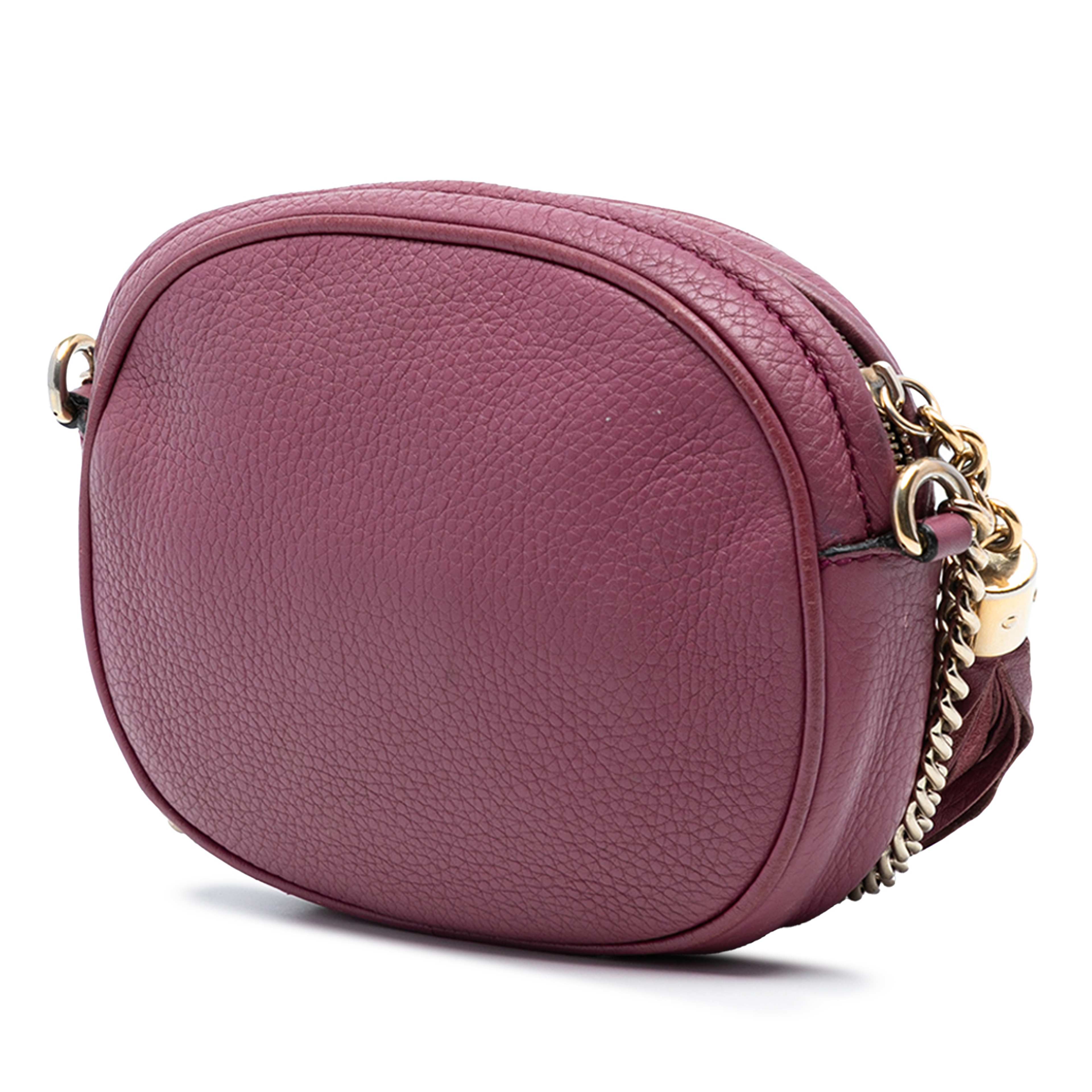 Gucci Mini Pebbled Calfskin Soho Chain Crossbody, från Luxclusif, i färgen dark pink. Klicka för att öppna bilden i stort format