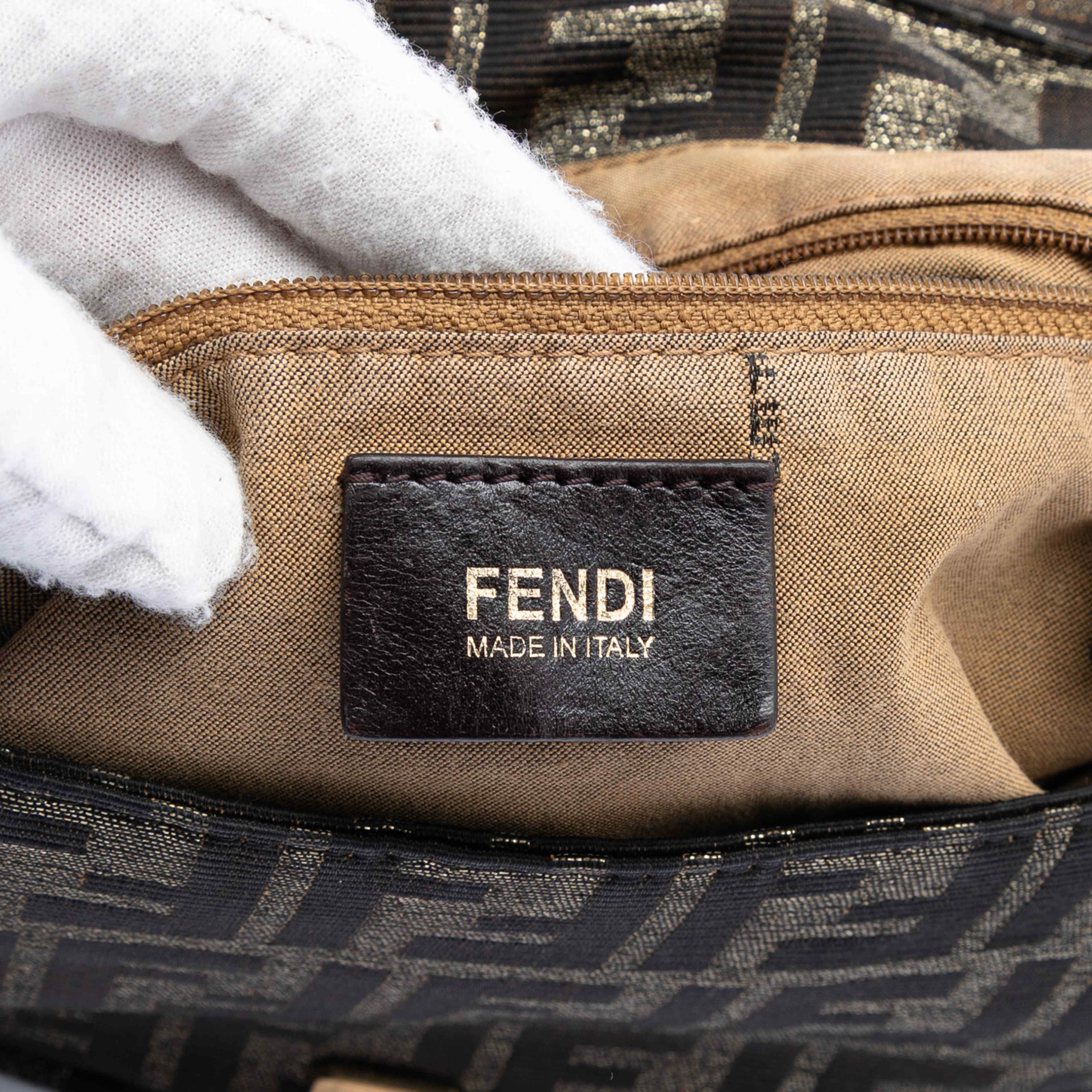 Fendi Large Zucca Canvas Mia Flap Shoulder Bag, från Luxclusif, i färgen brown. Klicka för att öppna bilden i stort format