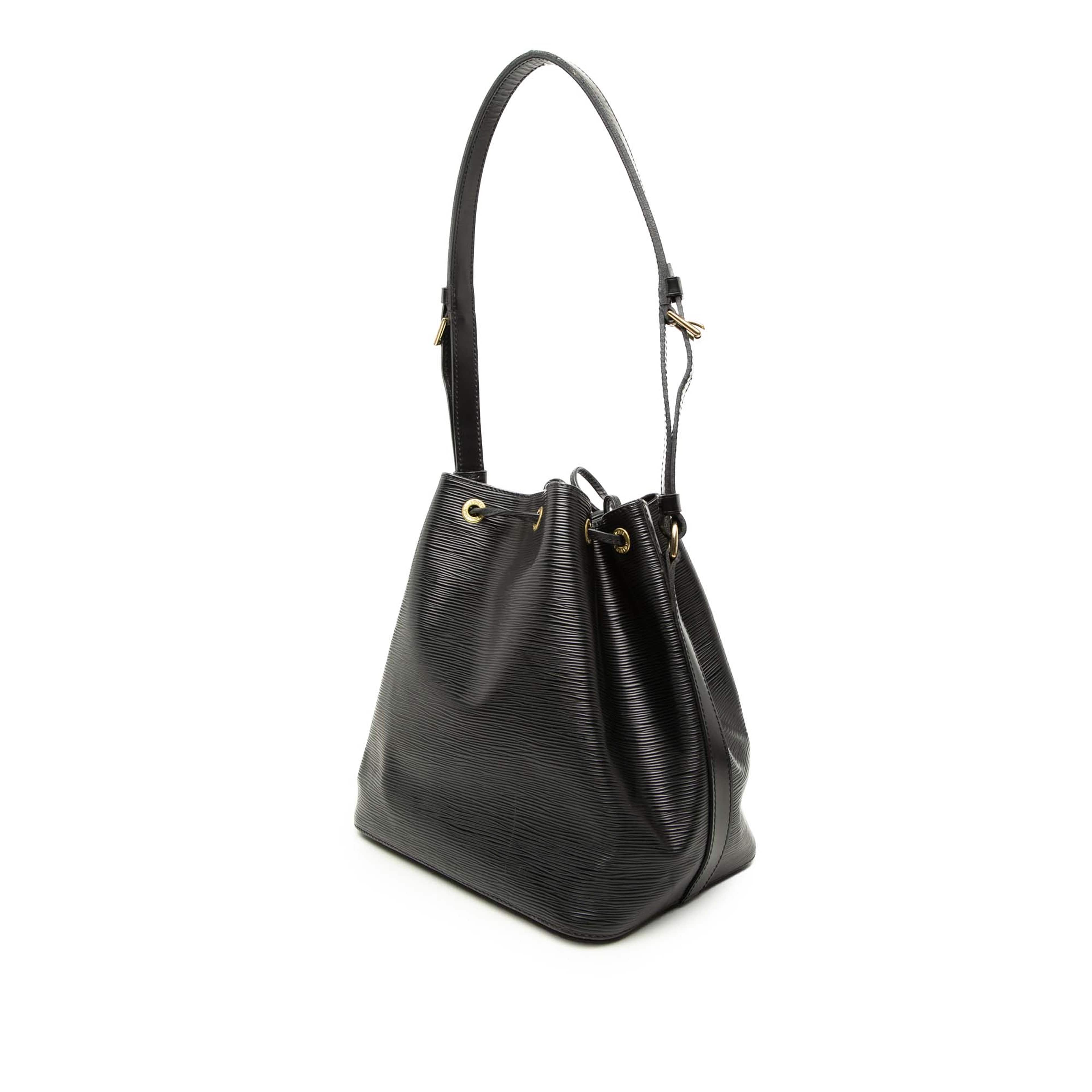 Louis Vuitton Epi Petit Noe, från Luxclusif, i färgen black. Klicka för att öppna bilden i stort format