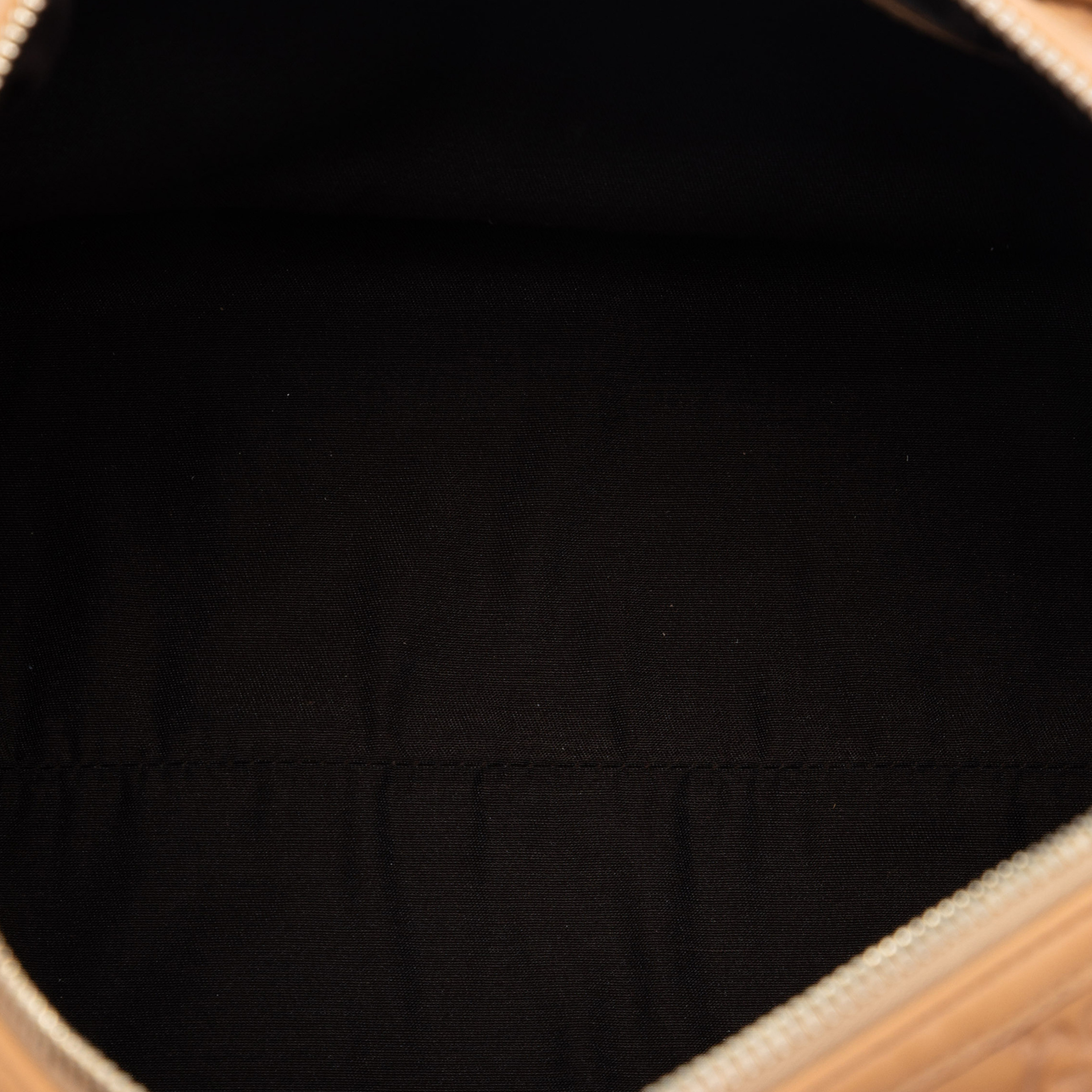 Gucci Medium Guccissima Joy Boston Bag, från Luxclusif, i färgen beige. Klicka för att öppna bilden i stort format